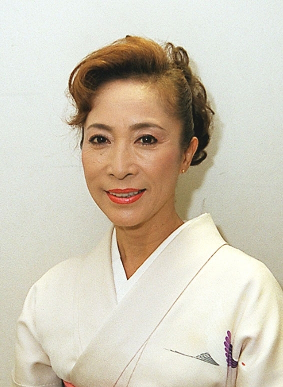 白鳥みづえさん、21年に死去していた 77歳、田端義夫さんと