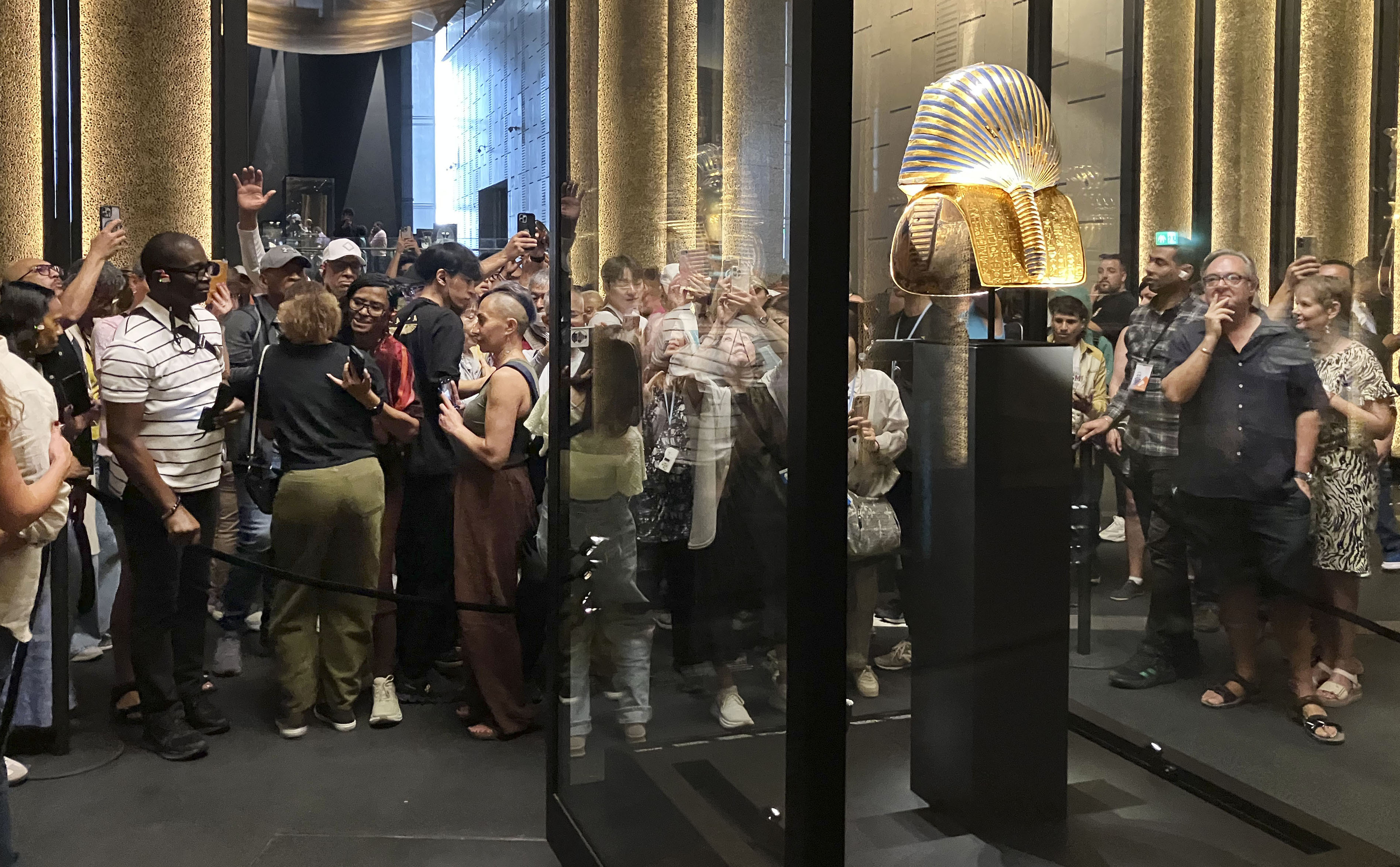 黄金のマスク」お披露目 大エジプト博物館で一般公開 ツタンカーメン