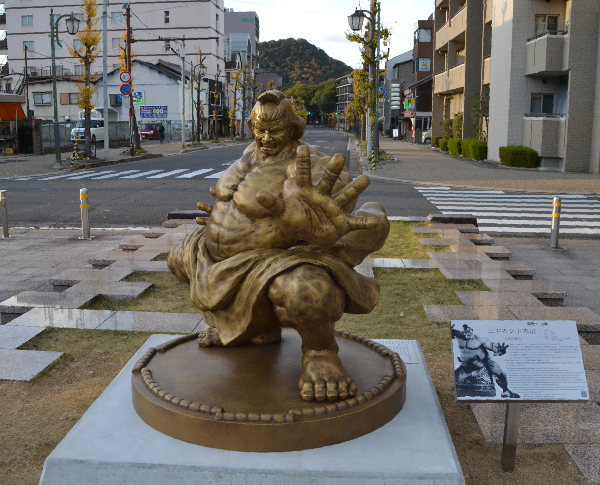 ストリートファイター・エドモンド本田の銅像登場 リュウ、春麗、ケン