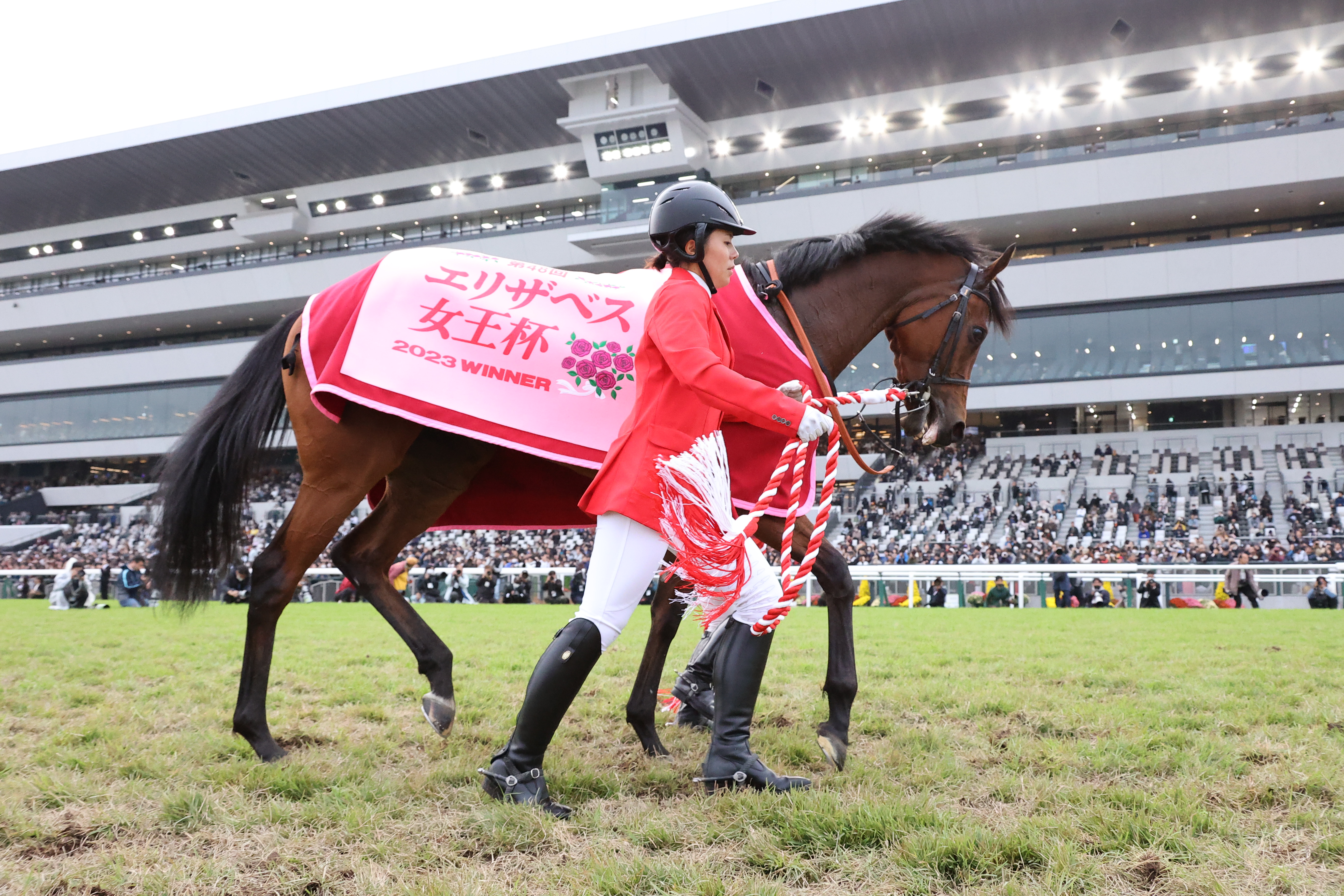 ◆　競馬　JRA　◆　ブレイディヴェーグ　◆　エリザベス女王杯　◆２種類セット◆ エリザベス女王杯】ブレイディヴェーグ5戦目でGI初戴冠、天才