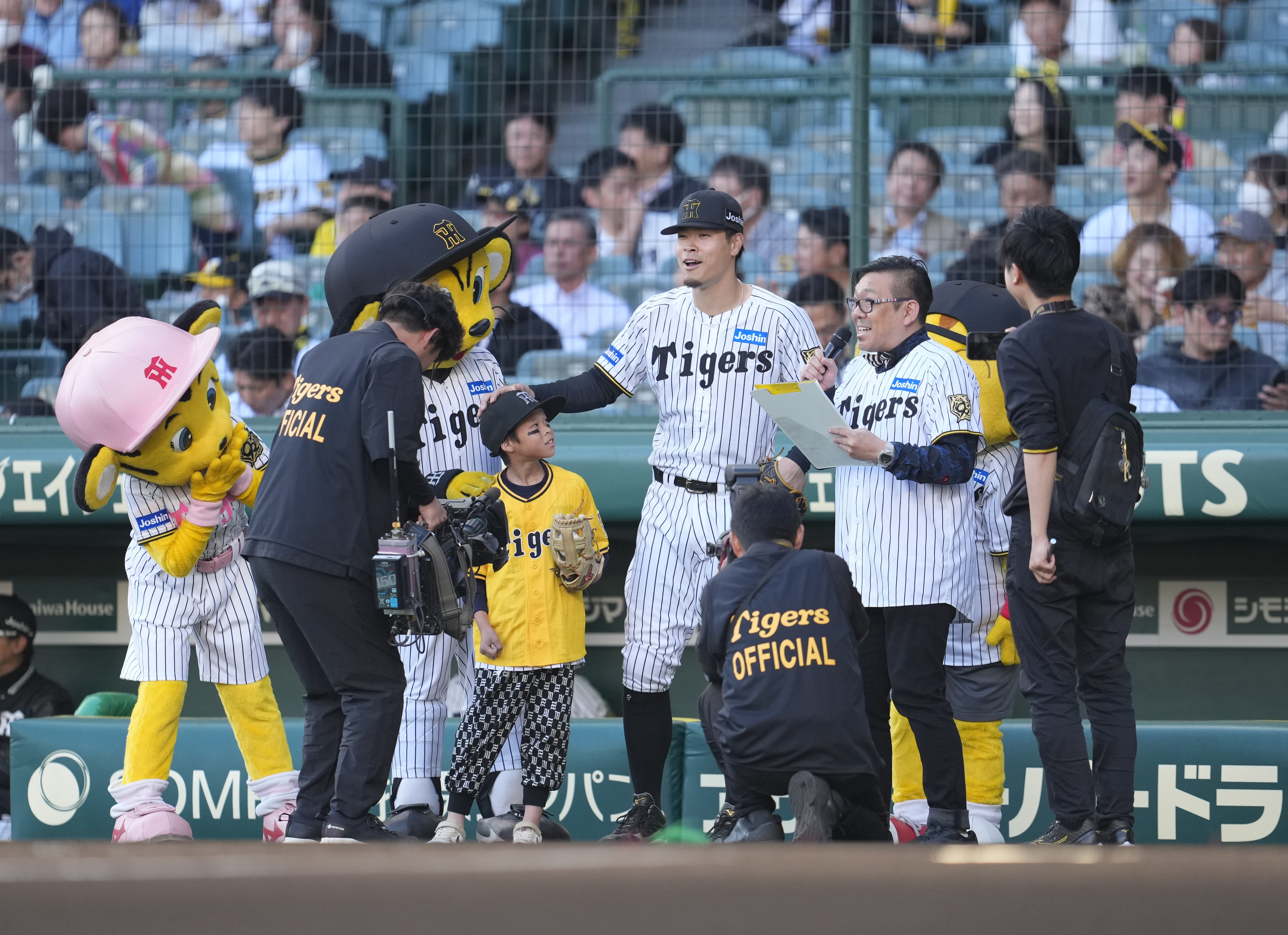 【至急、明日のチケット】5／4（日）甲子園　阪神−ヤクルト戦　こどもまつりやってます♪ 至急、明日のチケット】5／4（日）甲子園 阪神−ヤクルト戦 こども