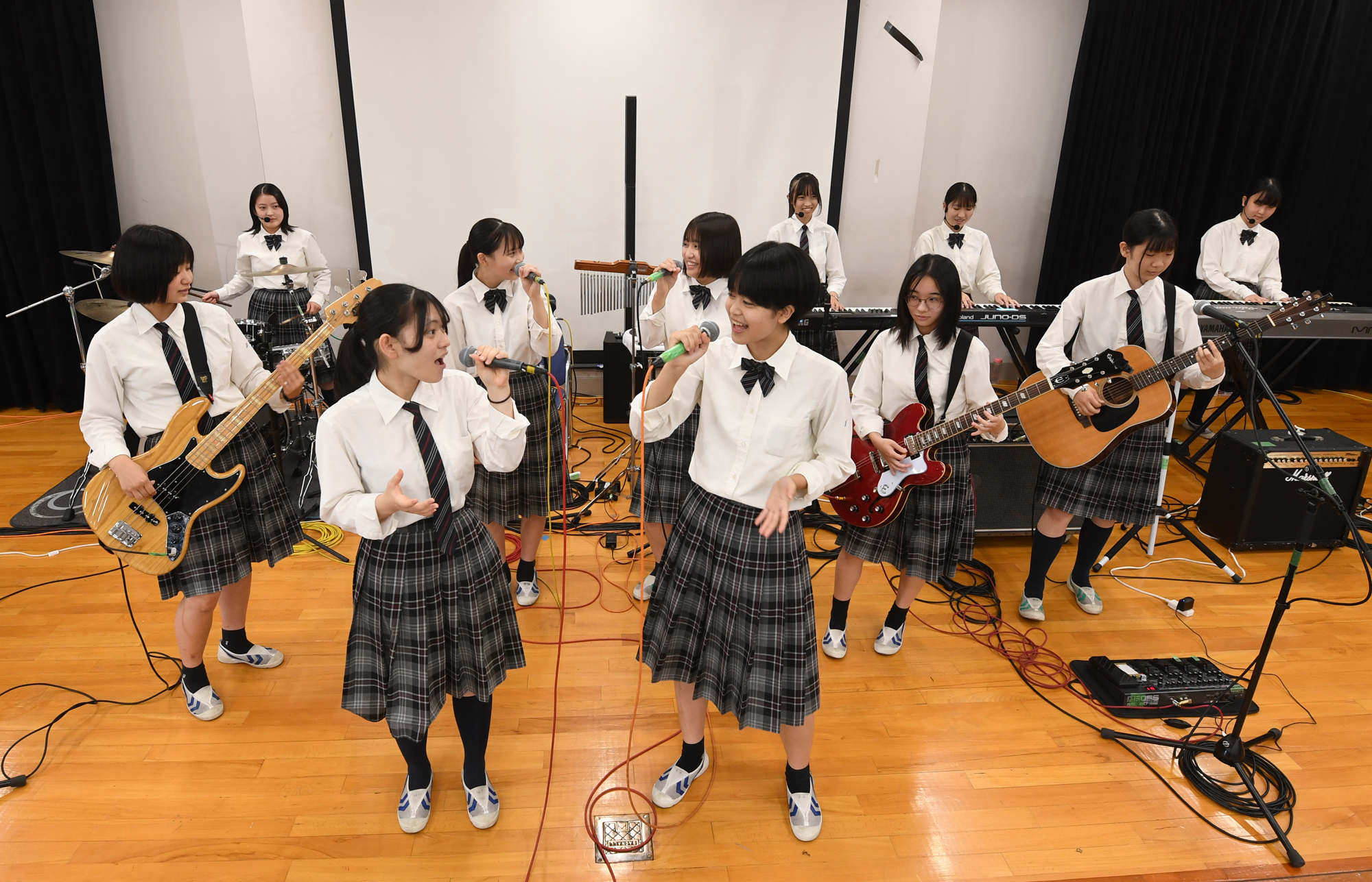 軽音楽部の〝甲子園〟「スニーカーエイジ」 大阪国際滝井高 学校統合で 