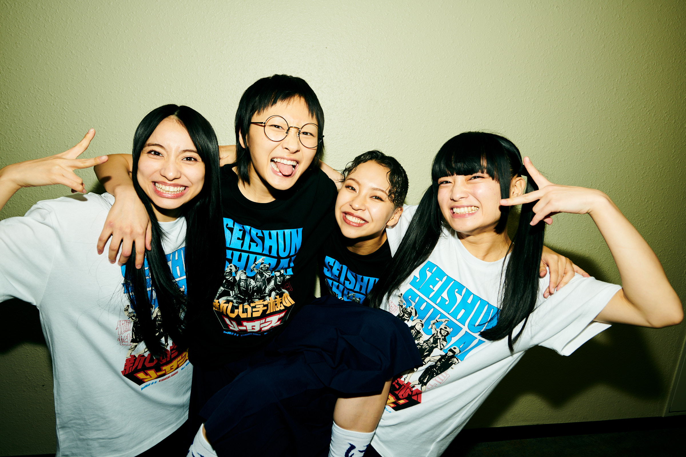 新しい学校のリーダーズが初の日本武道館ライブで感涙「迷ってもこの4