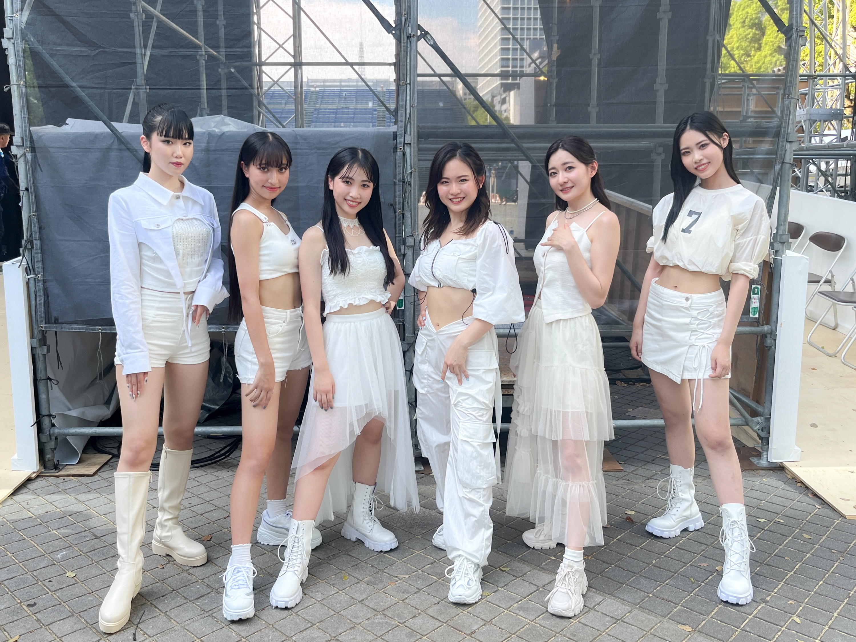 6人組女性グループ「SAKURA GRADUATION」がデビュー日に卒業日も発表で絶句！ : 特ダネ!プラスちゃんねる