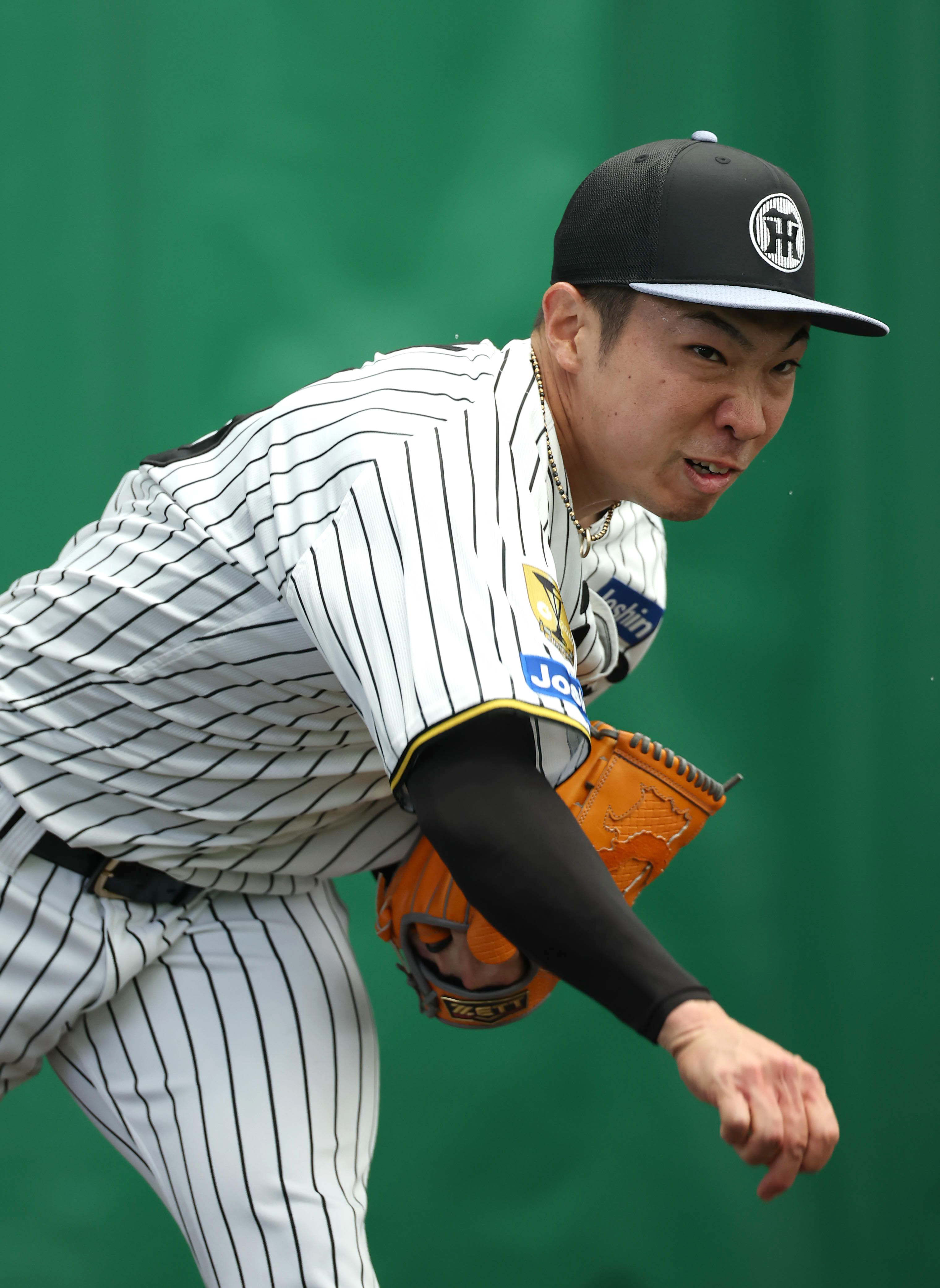 阪神・石井大智と坂本誠志郎がピッチコム使用で投球練習 石井「捕手が