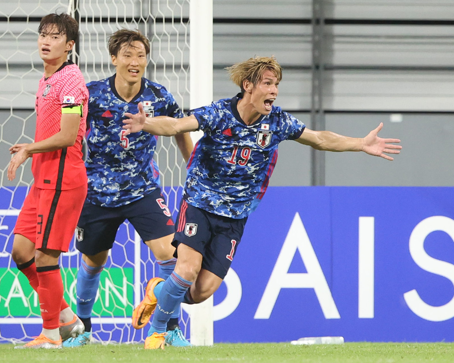 サッカー日本代表速報 ６ 佐々木が追加点 日本２点リード イザ