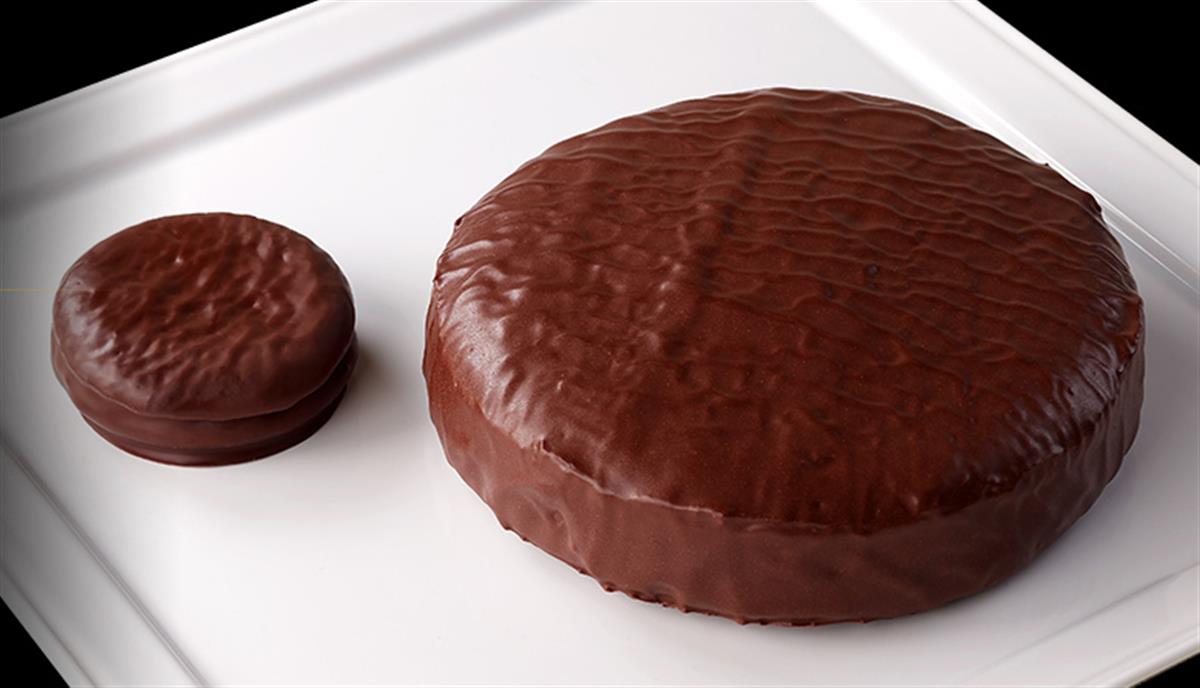 重さ１３倍のギガサイズ冬のチョコパイにホールケーキ登場 夢の