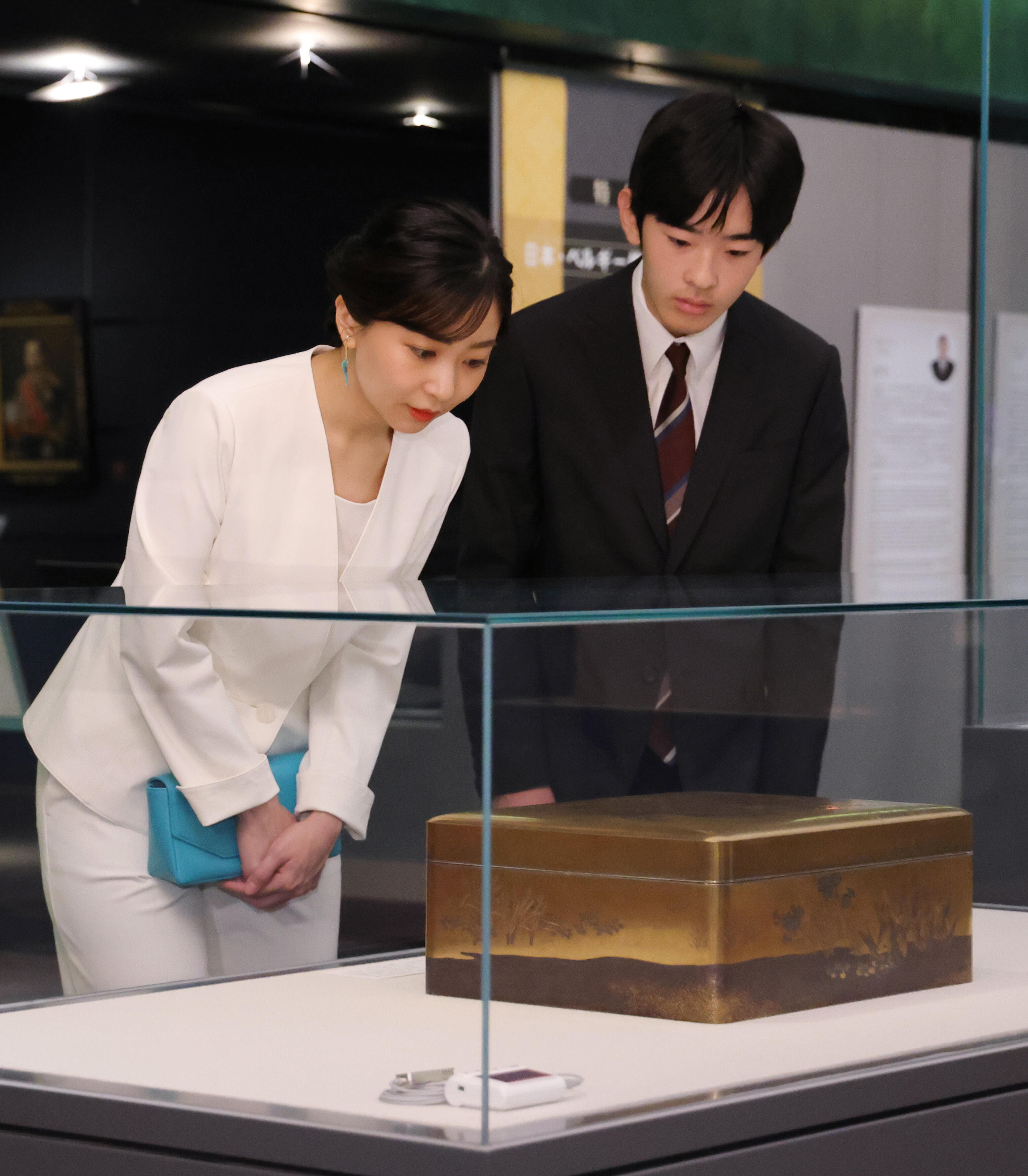 佳子さまと悠仁さま、日本・ベルギー修好160周特別展をご覧に 「貴重な