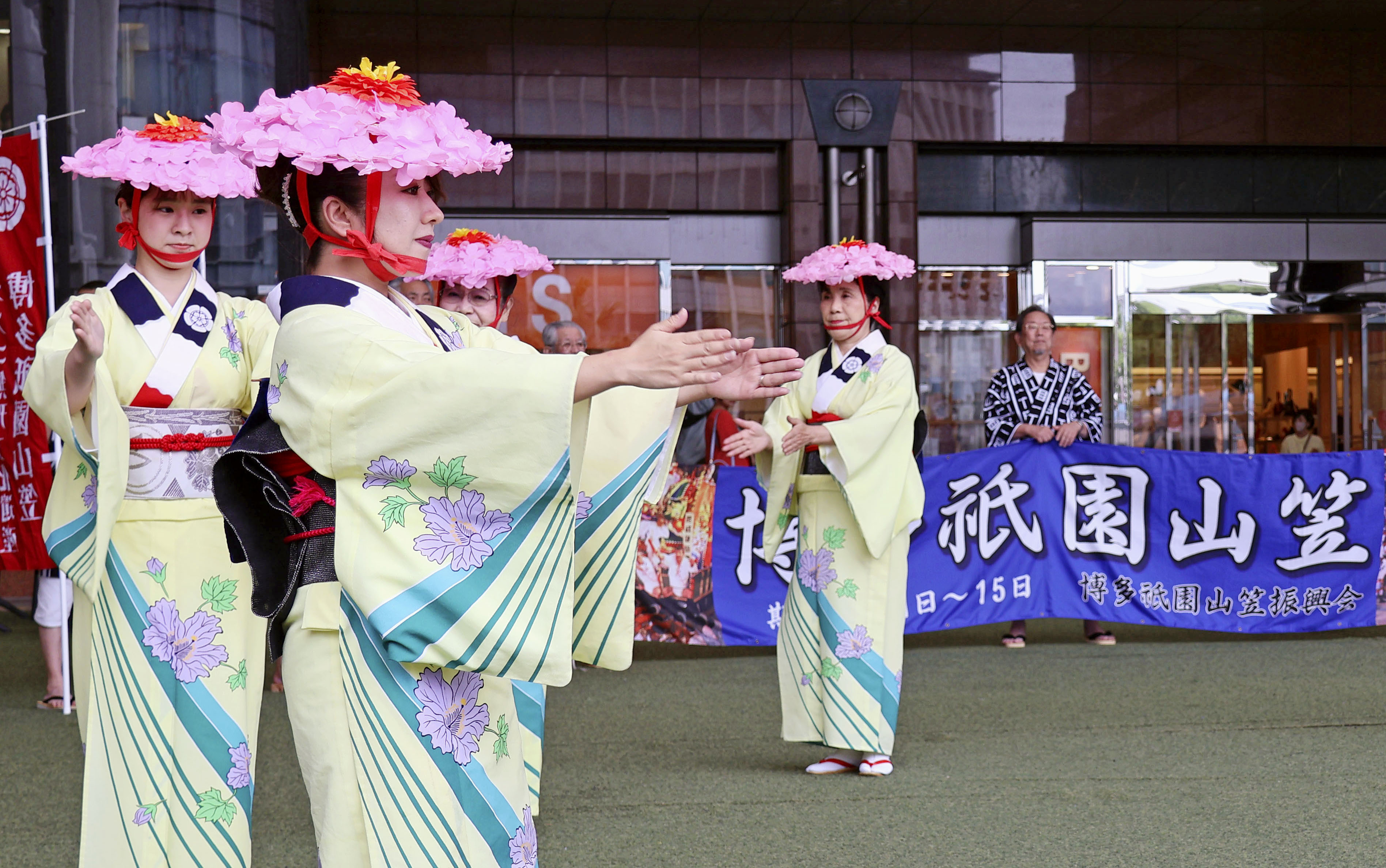 鹿児島で博多祇園山笠PR 「新幹線でおいでください」 - 産経ニュース
