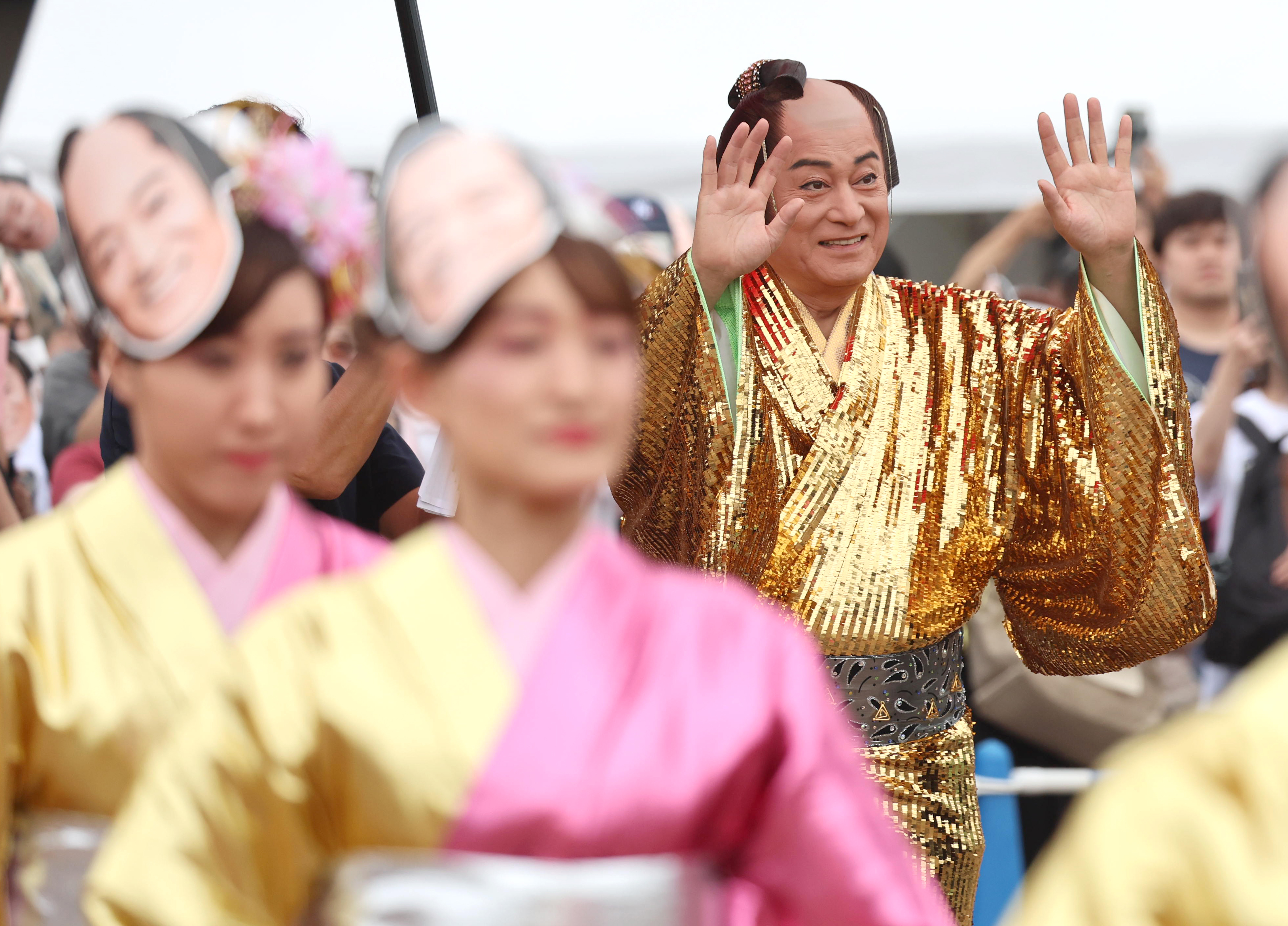 SW全日晴れが契約の条件？ 松平健さんが晴天祈願 「マツケンまみれ