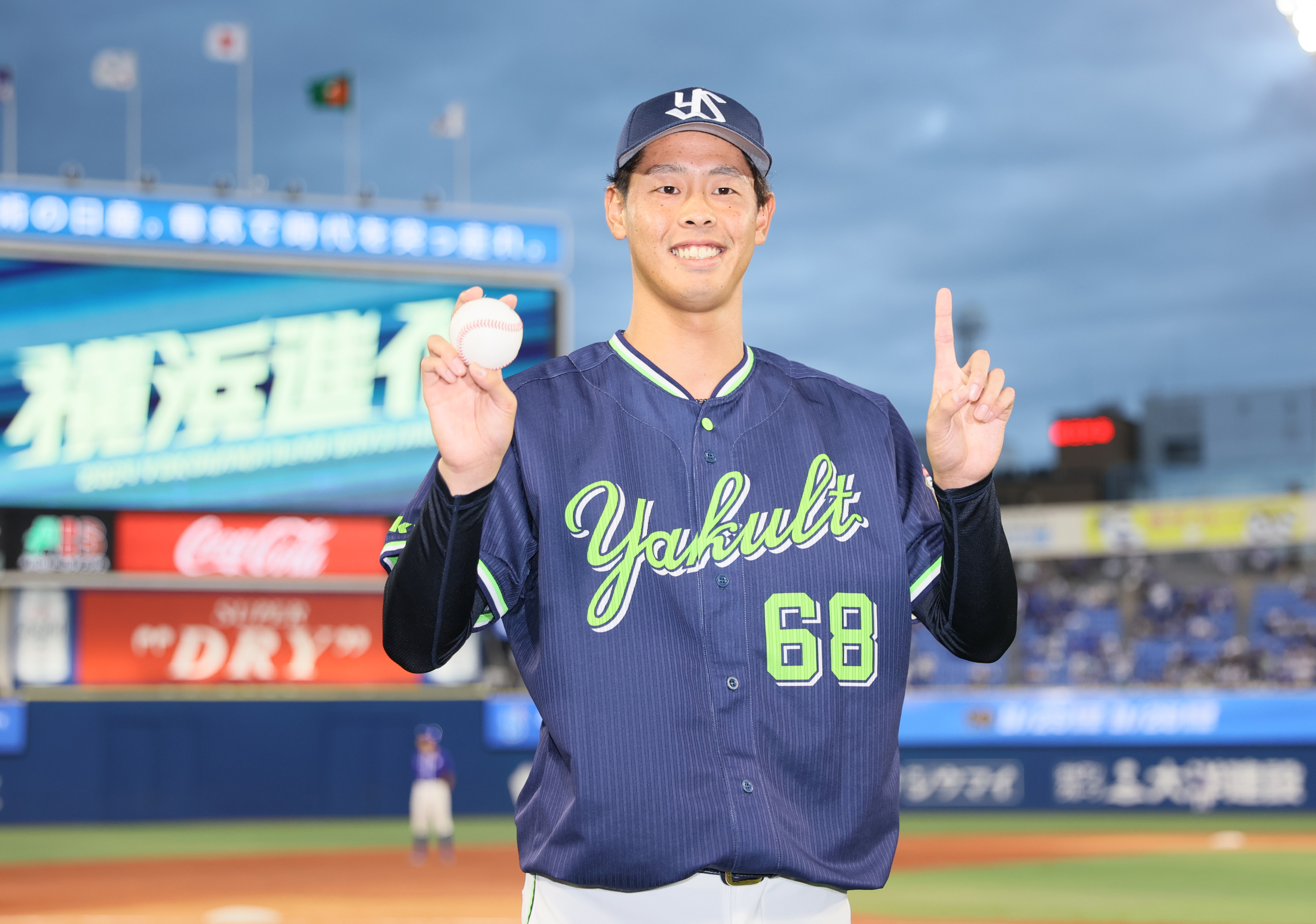 ヤクルト・丸山翔大がプロ初勝利 逆転劇で勝利投手の権利「ムネ、打っ