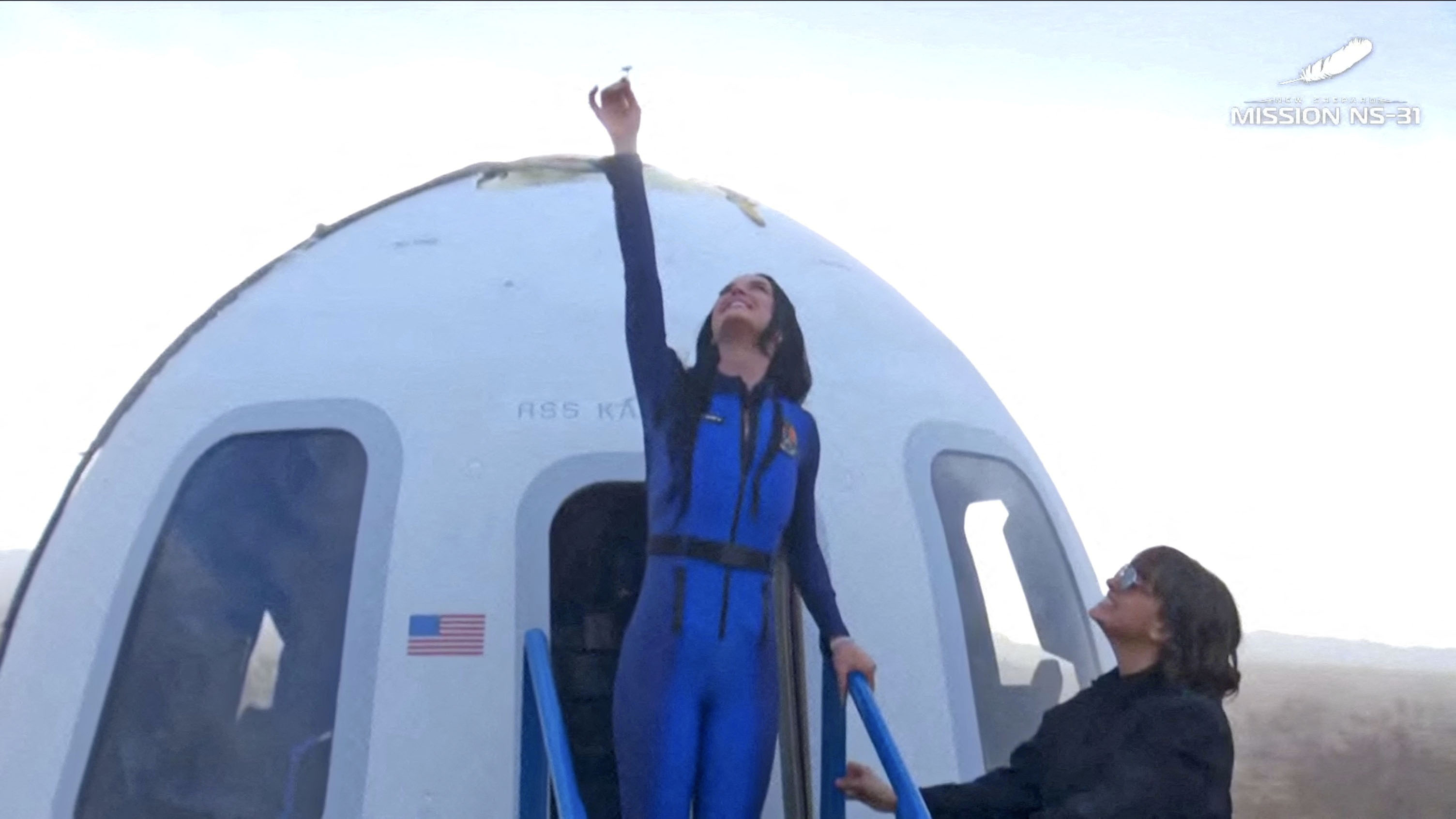 動画】ケイティ・ペリーさんら6人で宇宙旅行、船内で「この素晴らしき