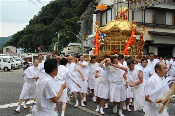 香美・八坂神社で神輿巡行 香住高生も夏の祭典盛り上げ 兵庫 - 産経