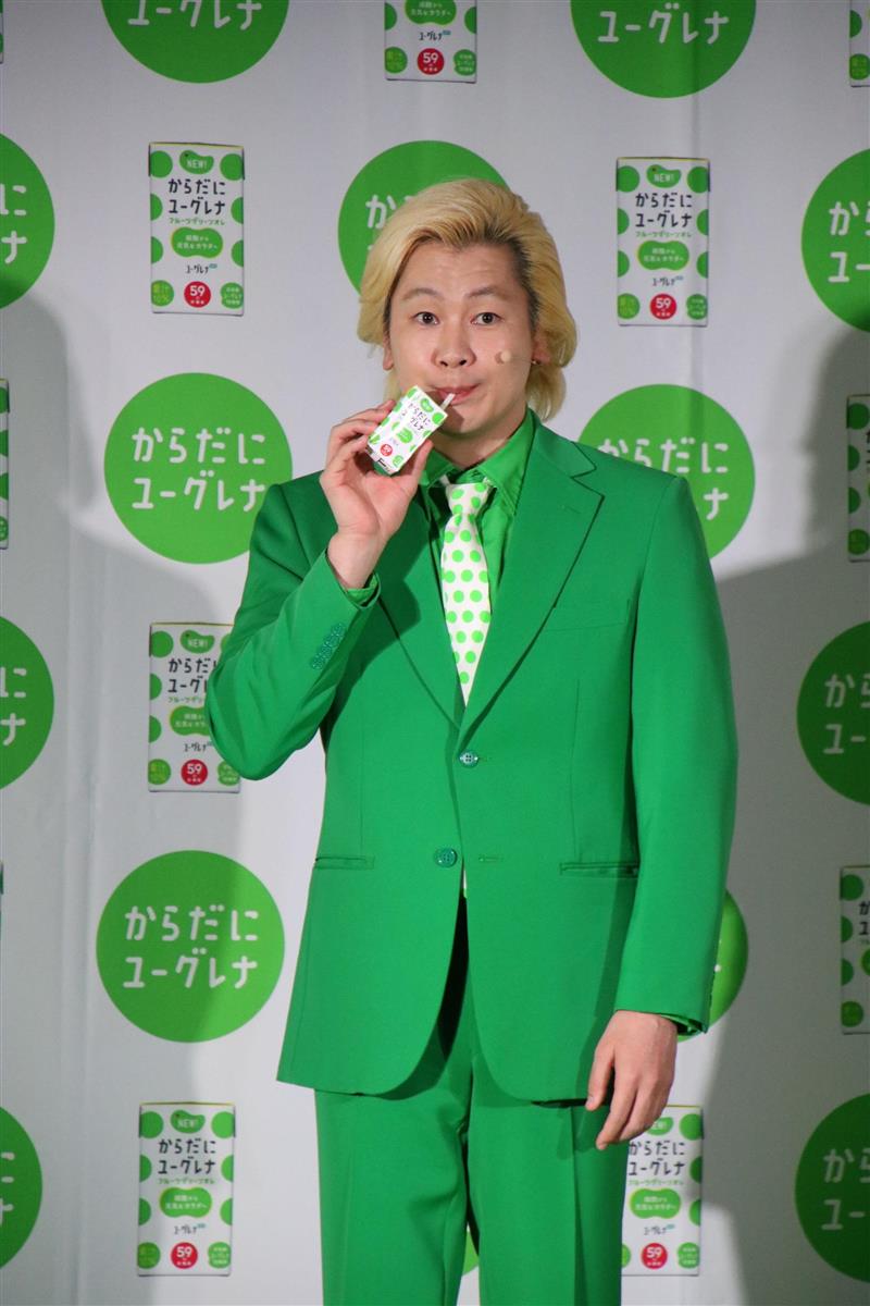 カズレーザー ｃｍ会見に緑色のスーツで登場 今後もこれでいこうかな サンスポ
