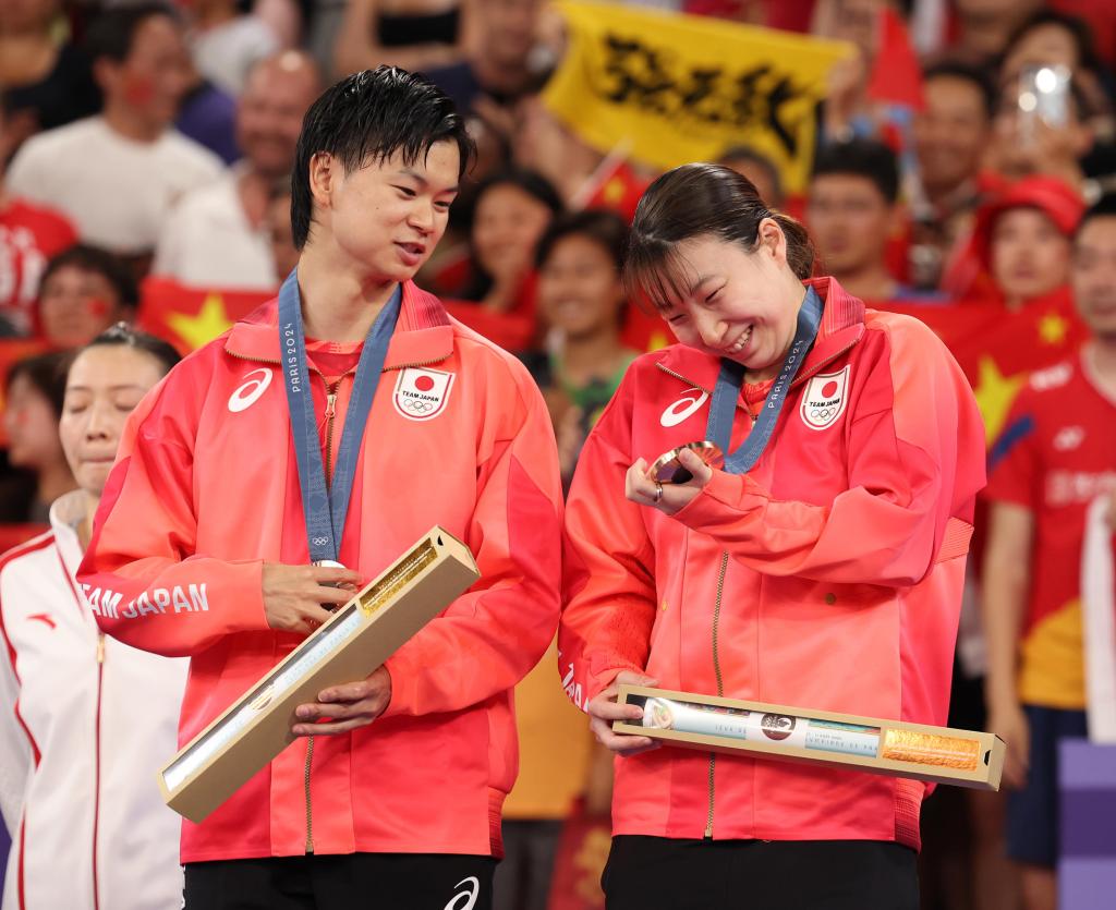 パリ五輪選手のXに謎のエッフェル塔 バド東野有紗も「なんだろう
