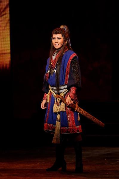 宝塚歌劇団星組・礼真琴、エネルギッシュに 外部初主演