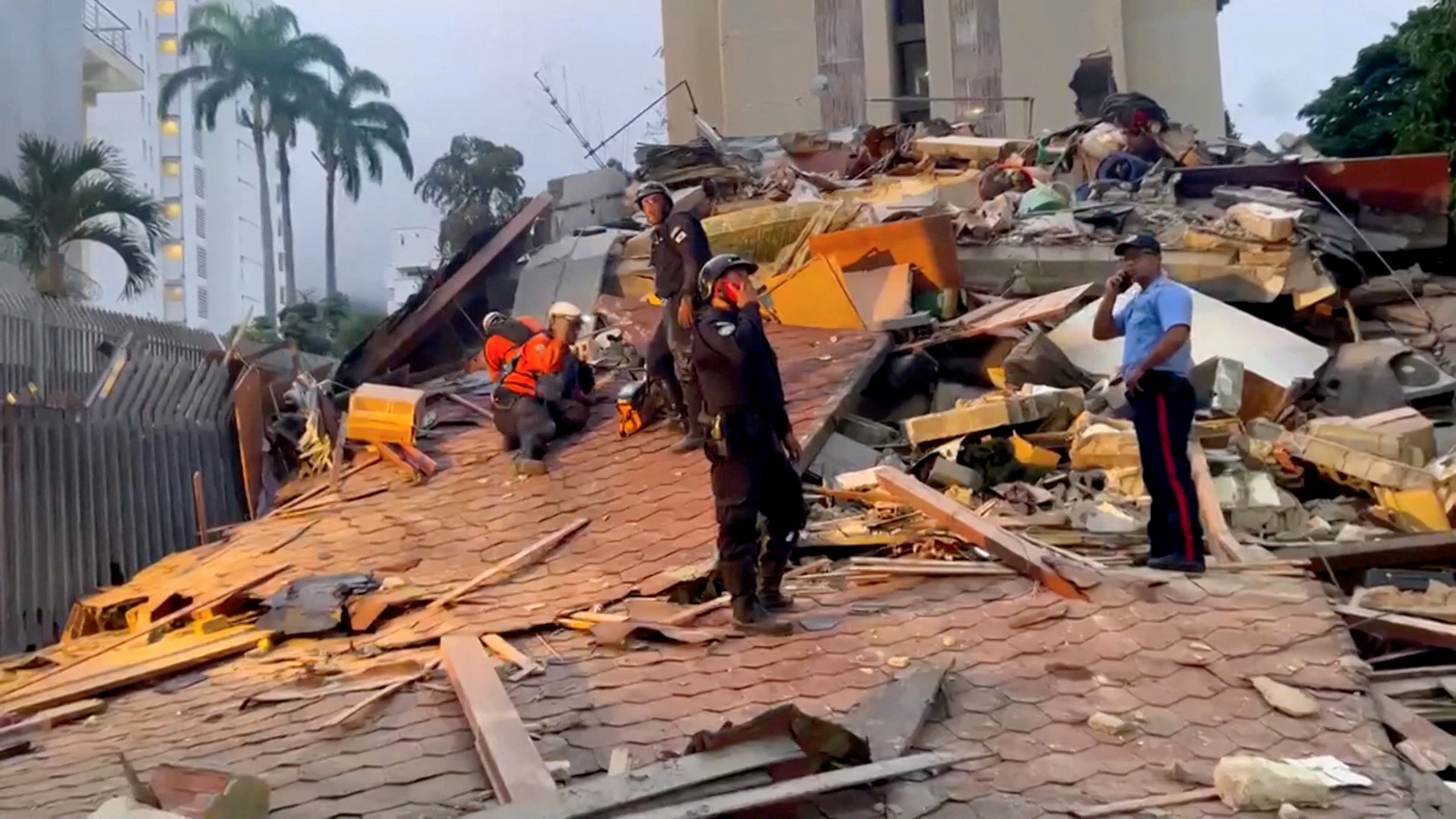 ベネズエラでM7.5地震 M7.2の発生直後、震源から約170キロの首都で建物