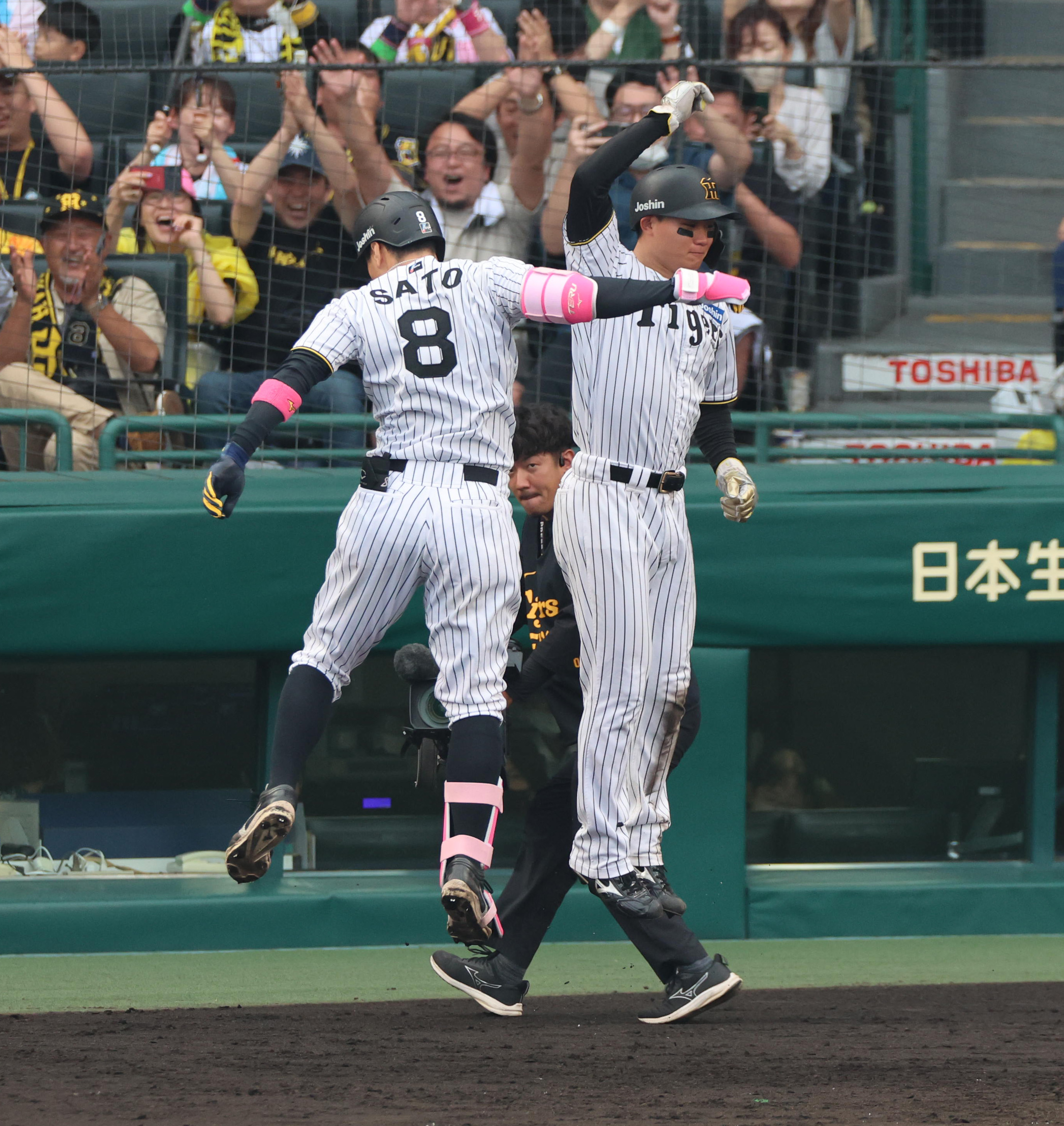 阪神タイガース　オールスター選出選手　顔柄タオル佐藤輝明森下翔太近本光司石井大智 阪神・森下翔太、佐藤輝明、近本光司が選手間投票で球宴選出
