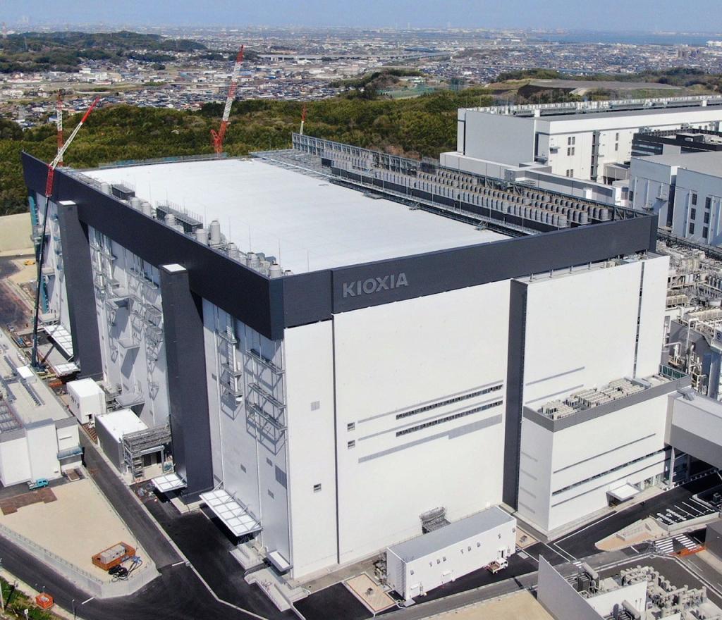 キオクシア、新規上場へ売り出し価格を1株1455円に 時価総額は約7840億