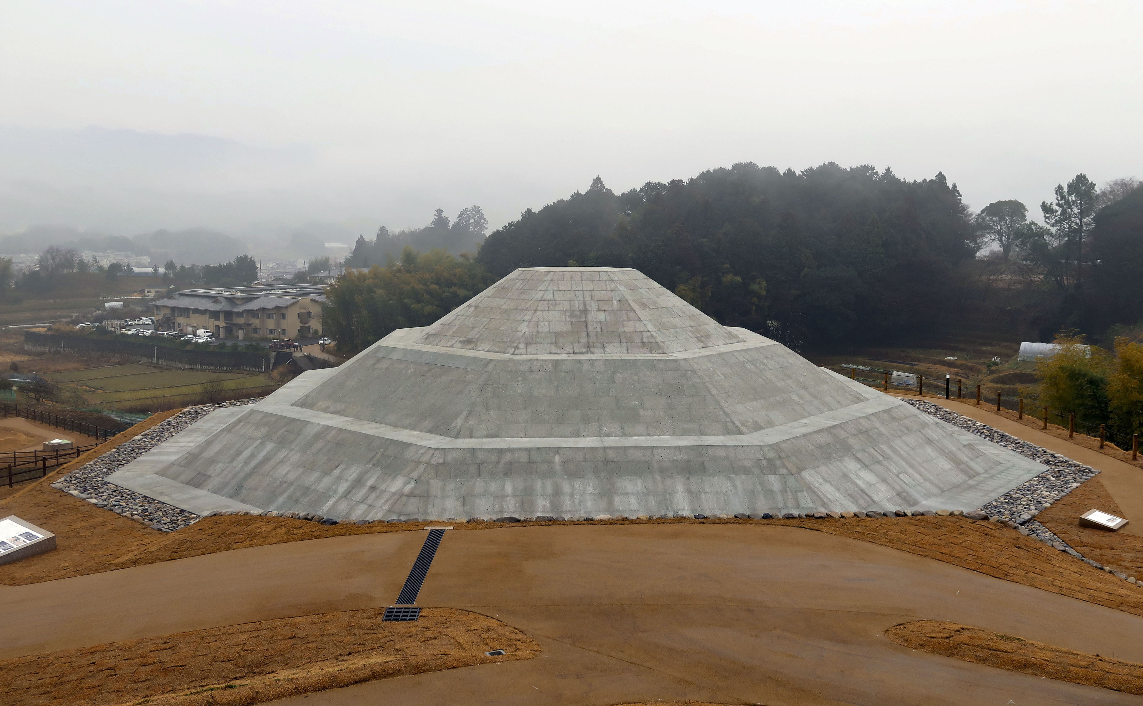 斉明天皇陵〟の整備完了 牽牛子塚、白い八角墳に - 産経ニュース