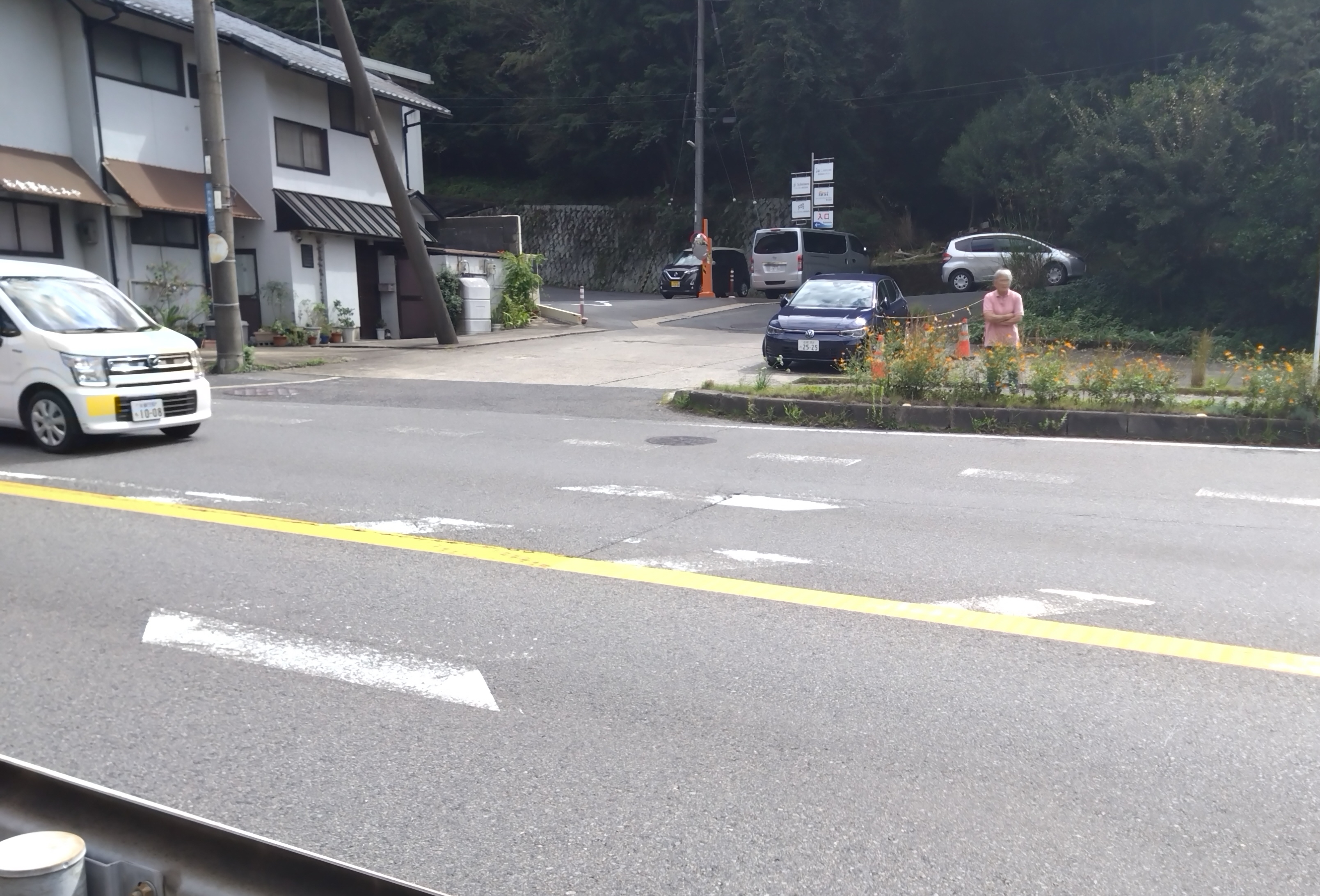 道路横断中も安全確認を」 滋賀の交通事故死、半数以上が高齢者 県警が