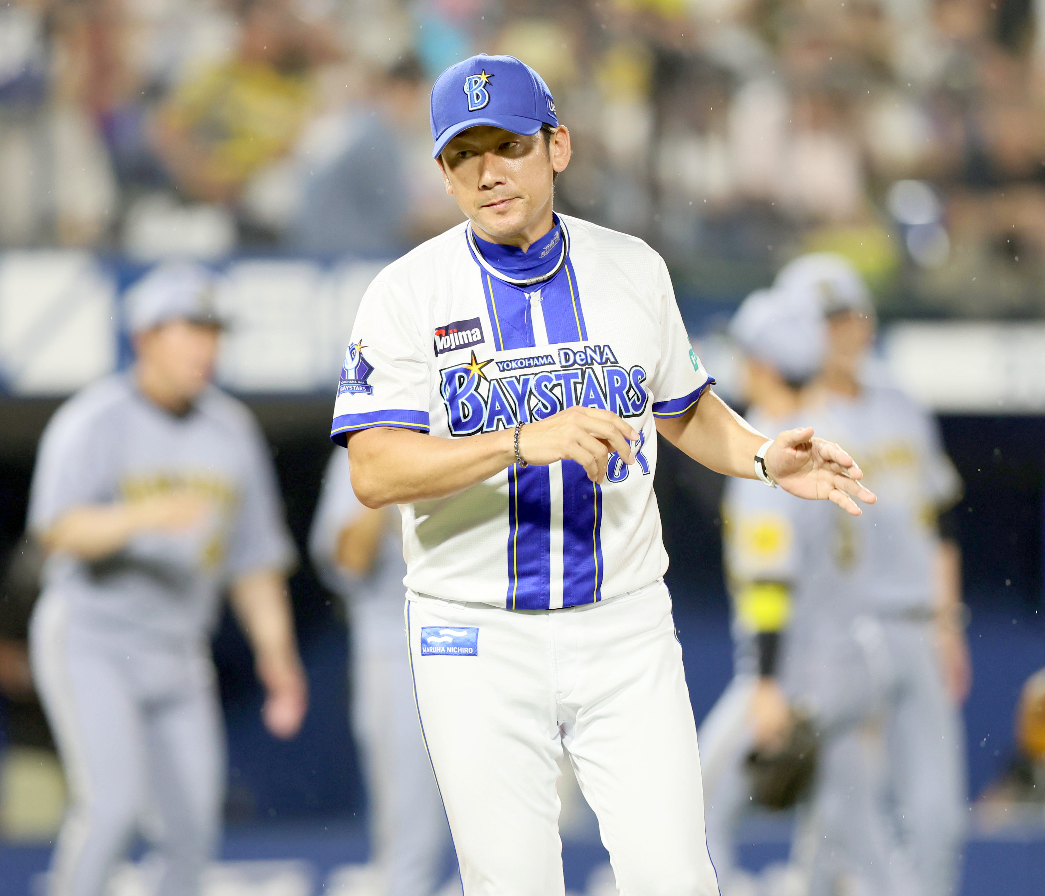 M*u様 直筆サイン入　BBM2021 DeNA 三浦大輔監督　オーセンテックユ Yahoo!オークション -「三浦大輔 サイン」の落札相場・落札価格