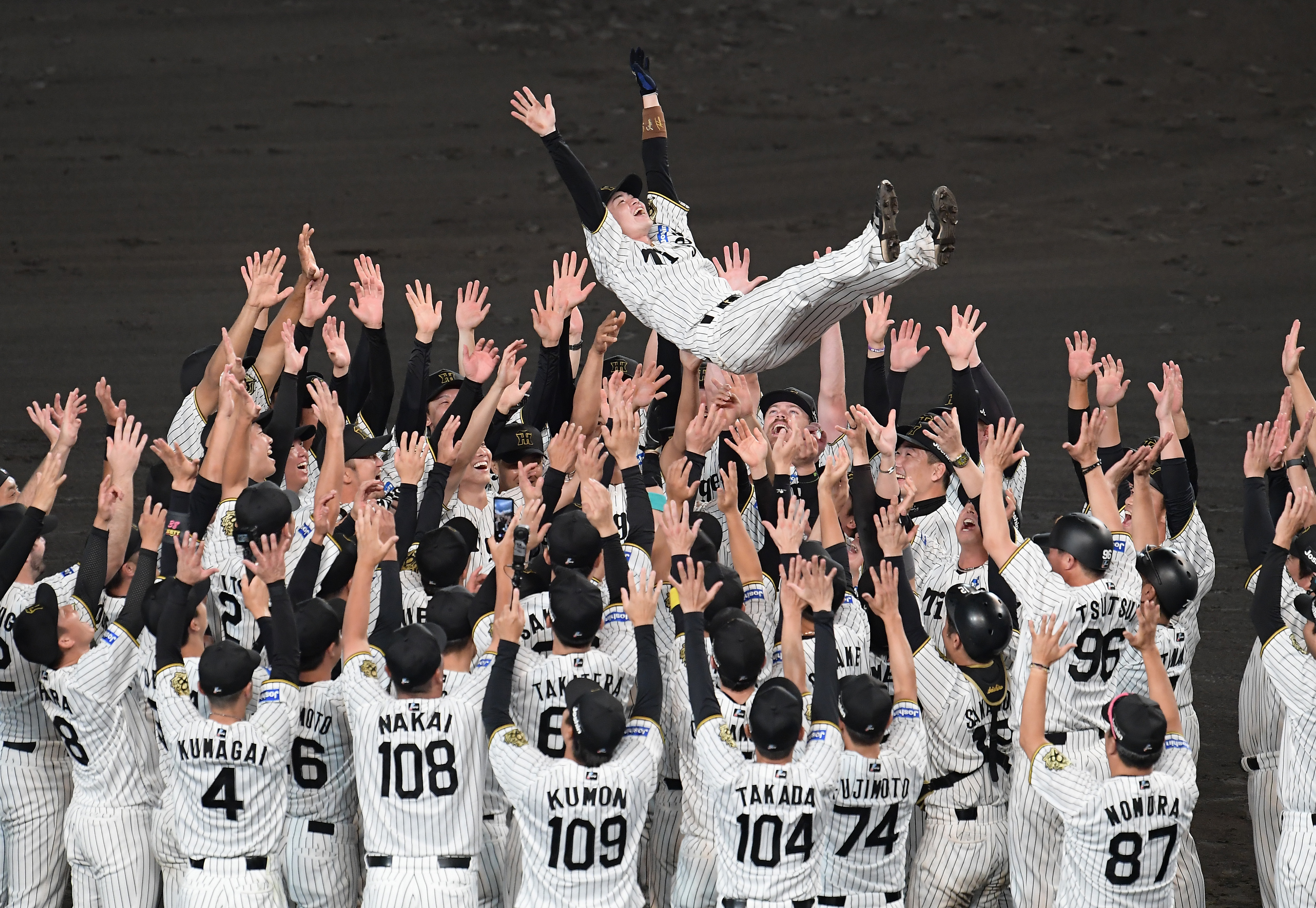 阪神・中野、胴上げされ「初めての感覚だったので、すごく気持ちいい
