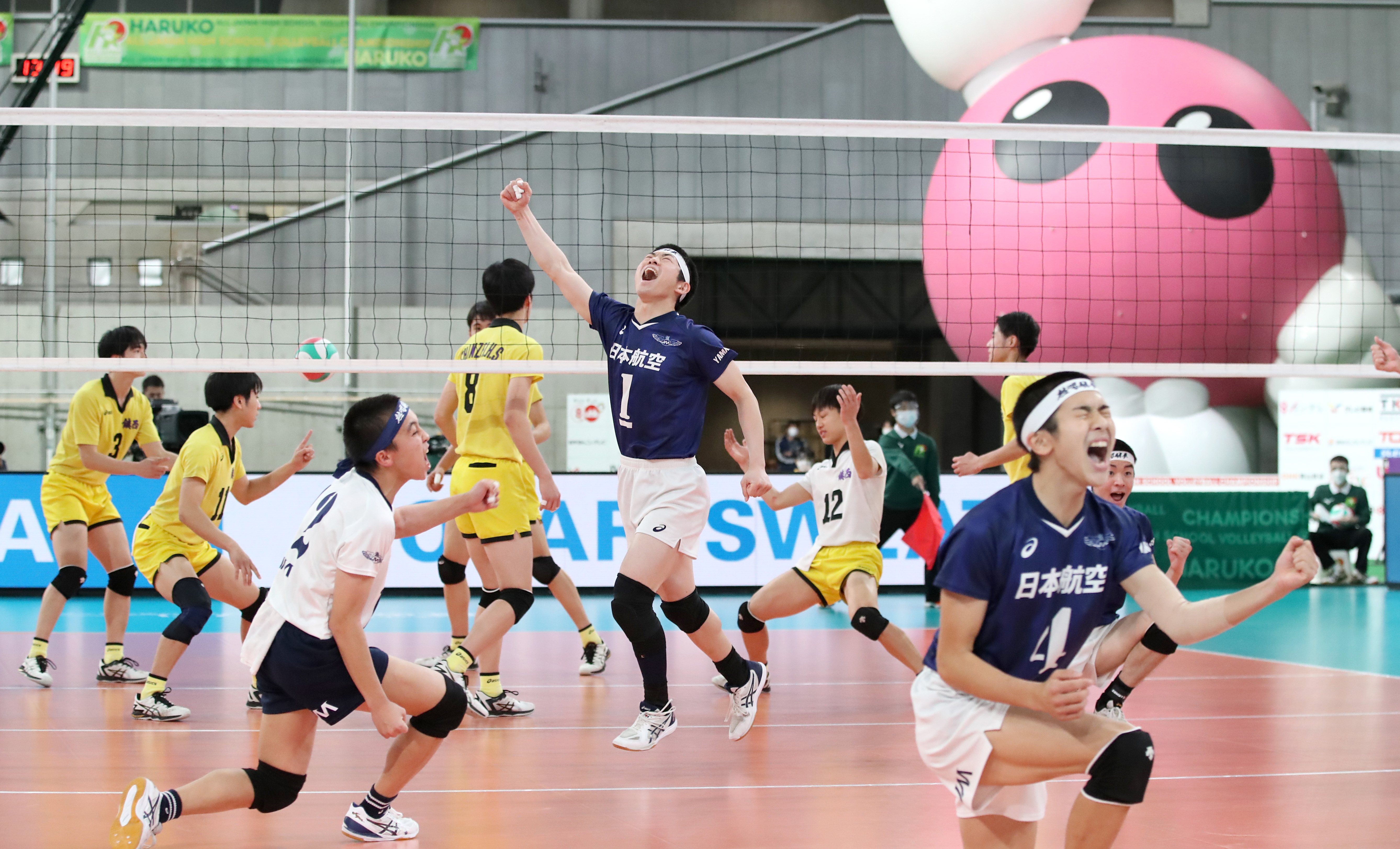 春高バレー】男子決勝 日本航空（山梨）劇的な逆転勝利で全国の頂点に