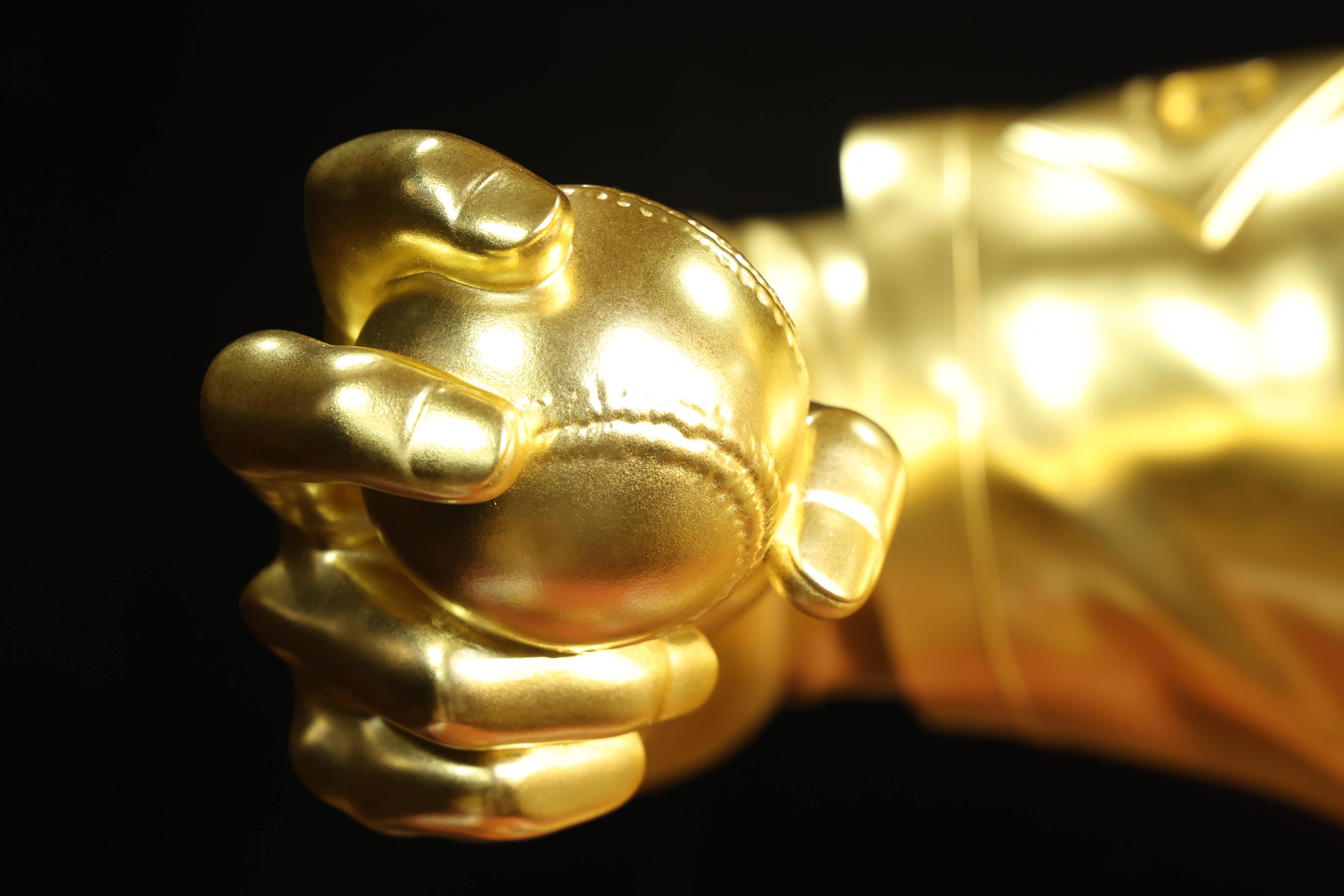 動画】「黄金のピッチャー大谷翔平」像をお披露目 東京・日本橋三越