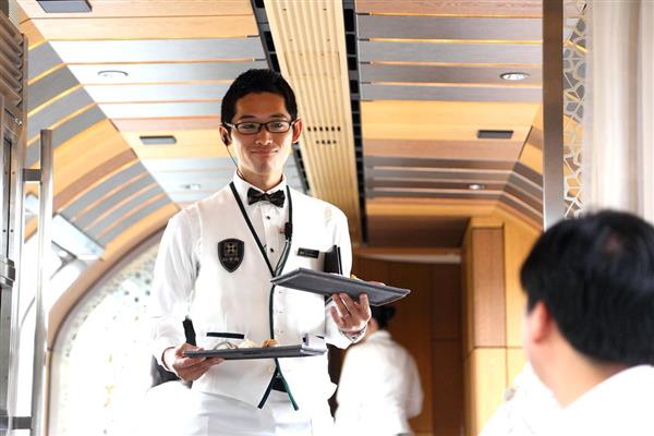 制服図鑑】白い上着に着替えて給仕 理念は「車内で本格サービス」 JR