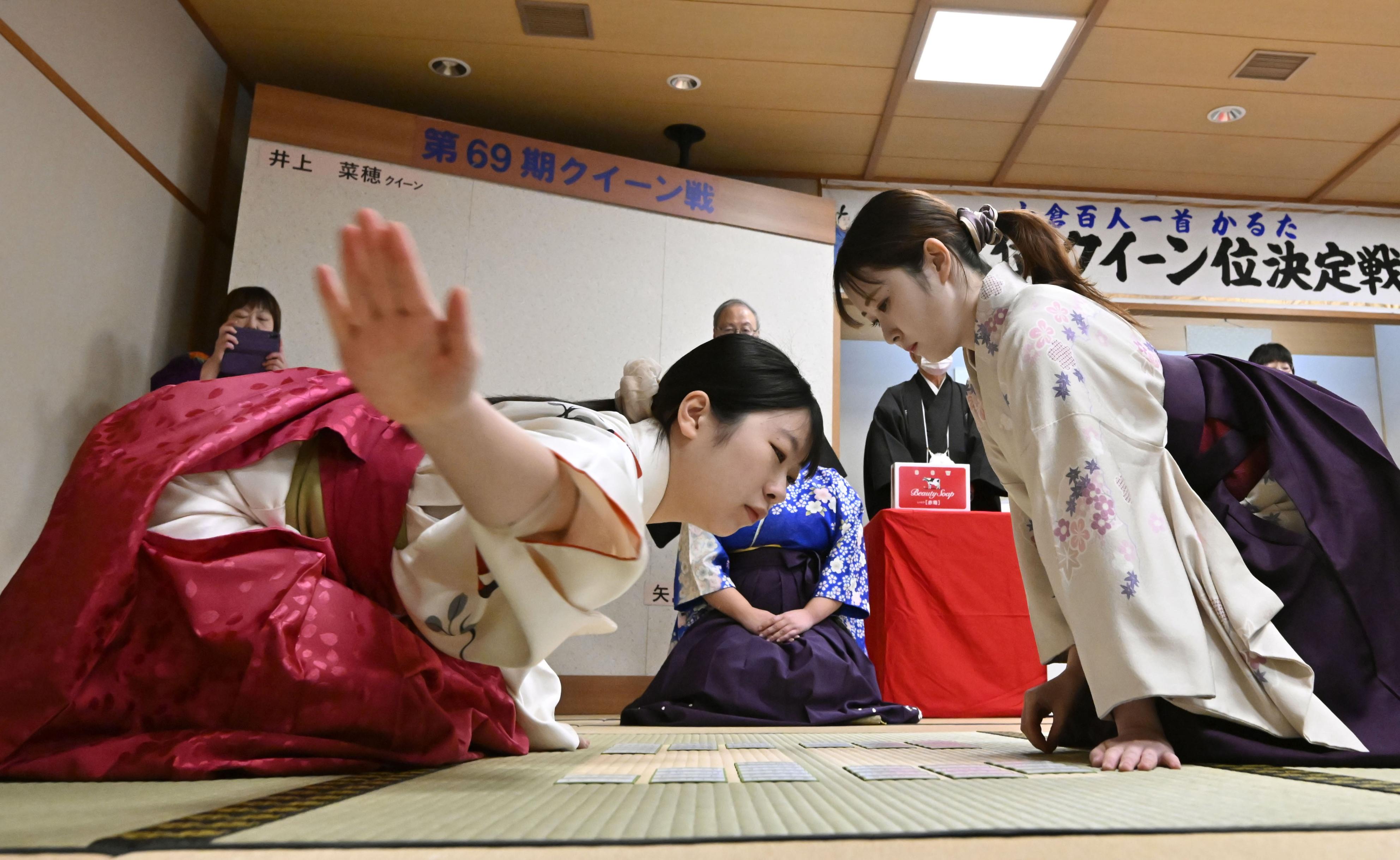 かるた新クイーンは17年ぶりの高校生、大学院生の新名人も 同時