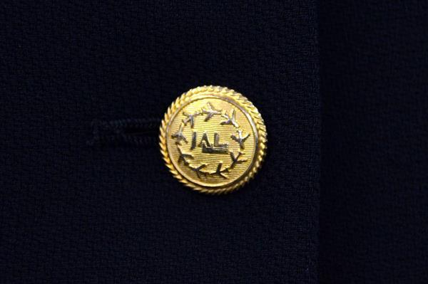 制服図鑑（客室乗務員編）】8代目はシンプルデザイン 帽子を廃止し