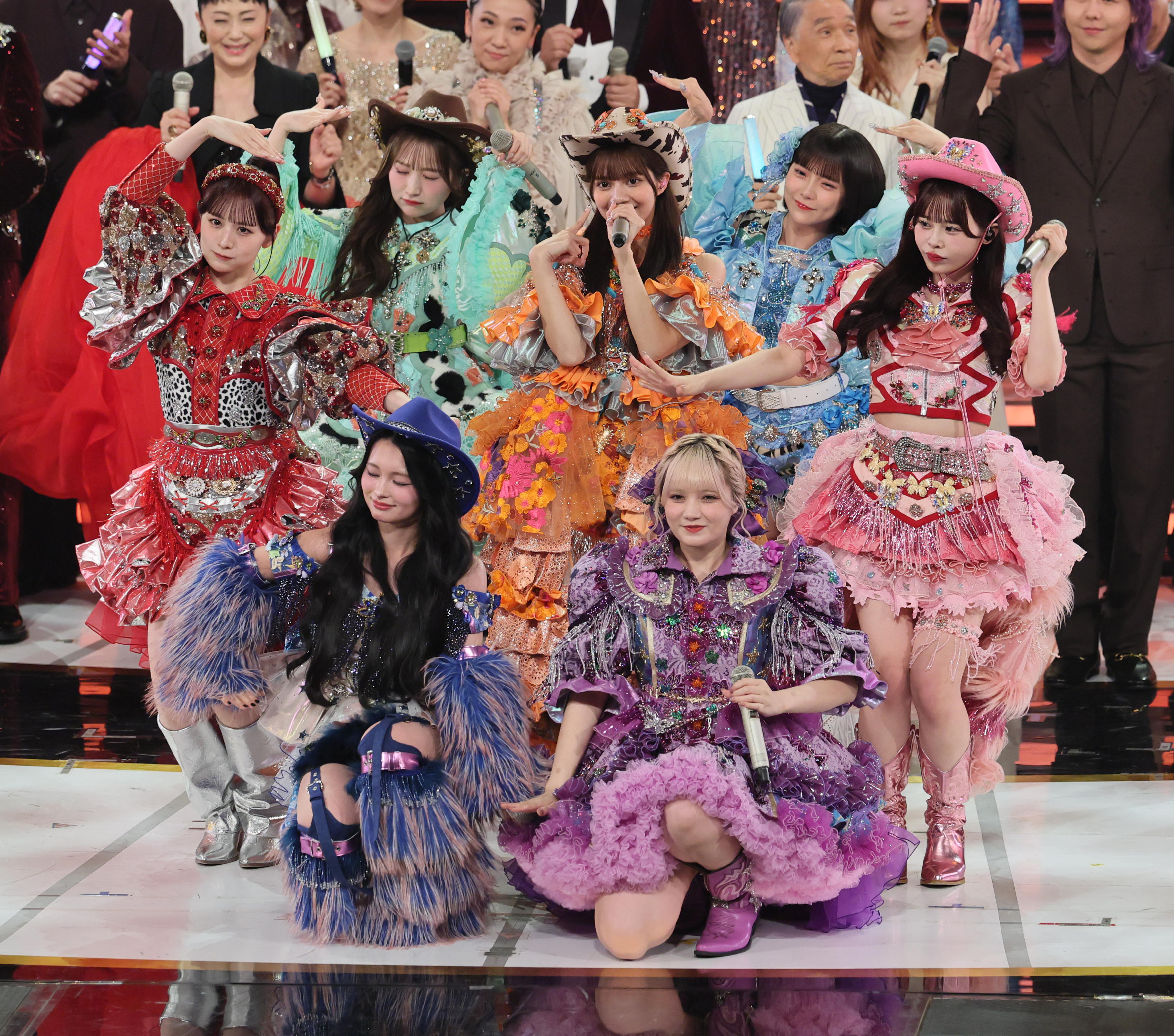 紅白速報②初出場のフルーツジッパーは笑顔いっぱい 新浜レオンは階段