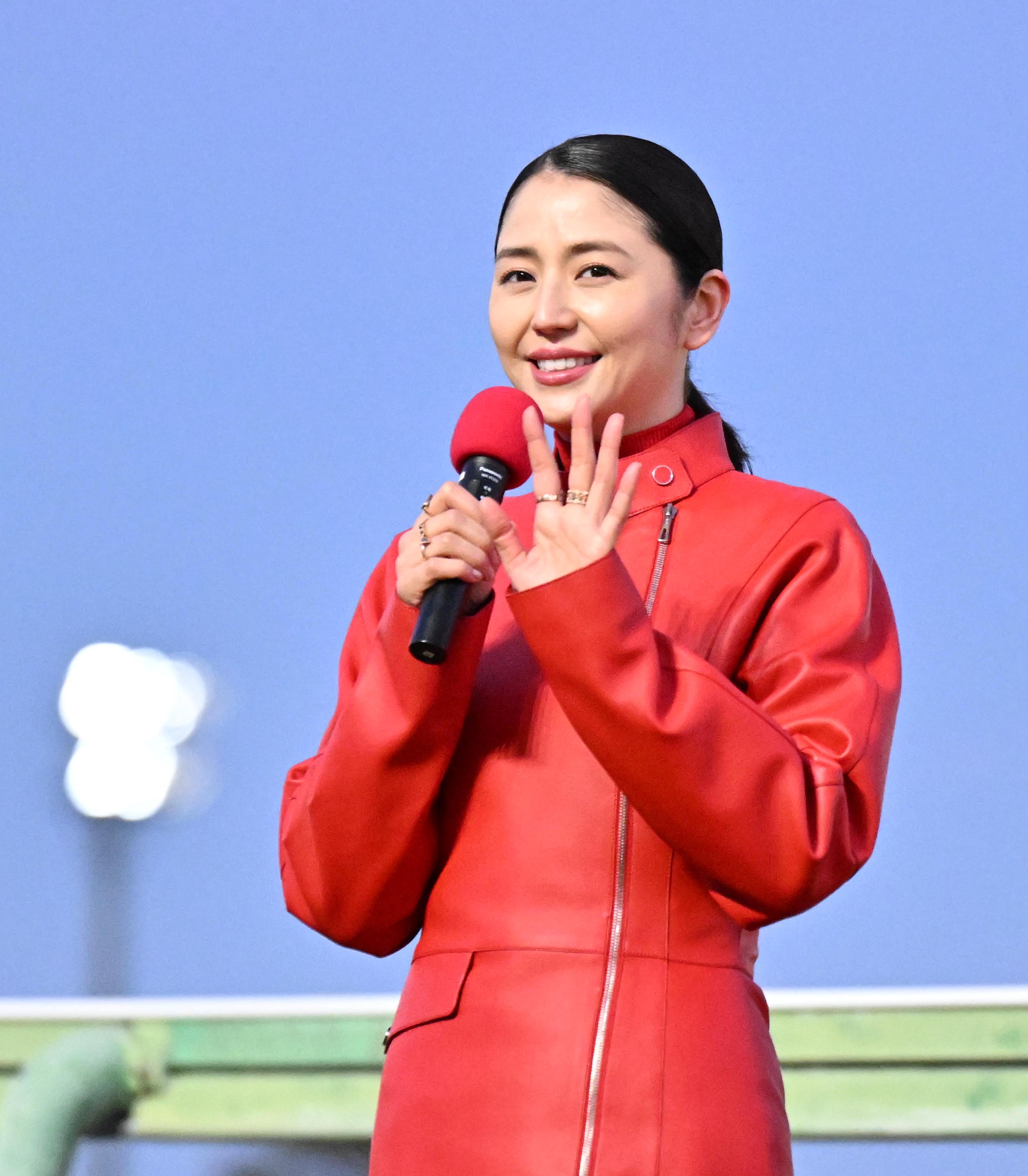 まさみ 有馬記念】表彰式プレゼンターは長澤まさみ 「グランプリにふさわしい