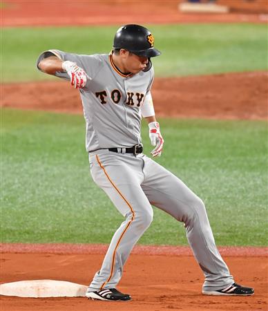 巨人 坂本勇 八回に同点に追いつく２点二塁打 渾身ガッツポーズ サンスポ