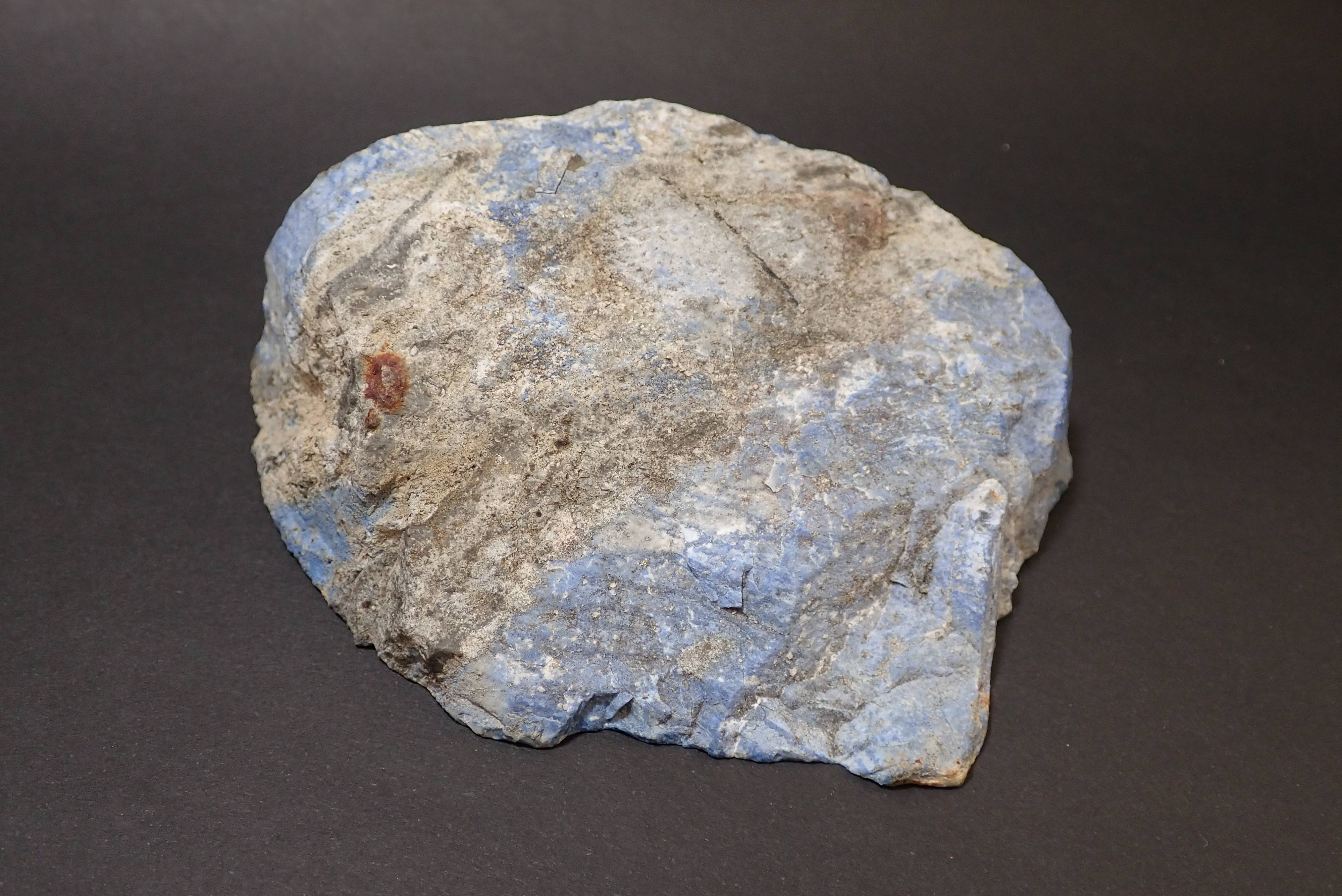 宝石「ラピスラズリ」産出を新潟・糸魚川で確認 国内初、世界でも限定