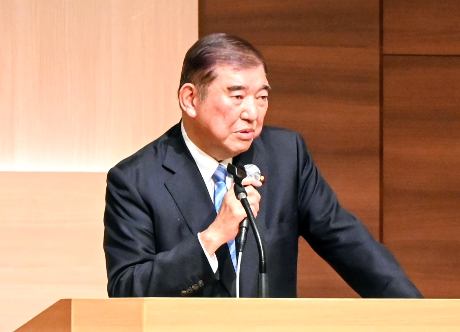 自民・石破茂氏、憲法に自衛隊と統制明記を訴え「私の言うことは自民党