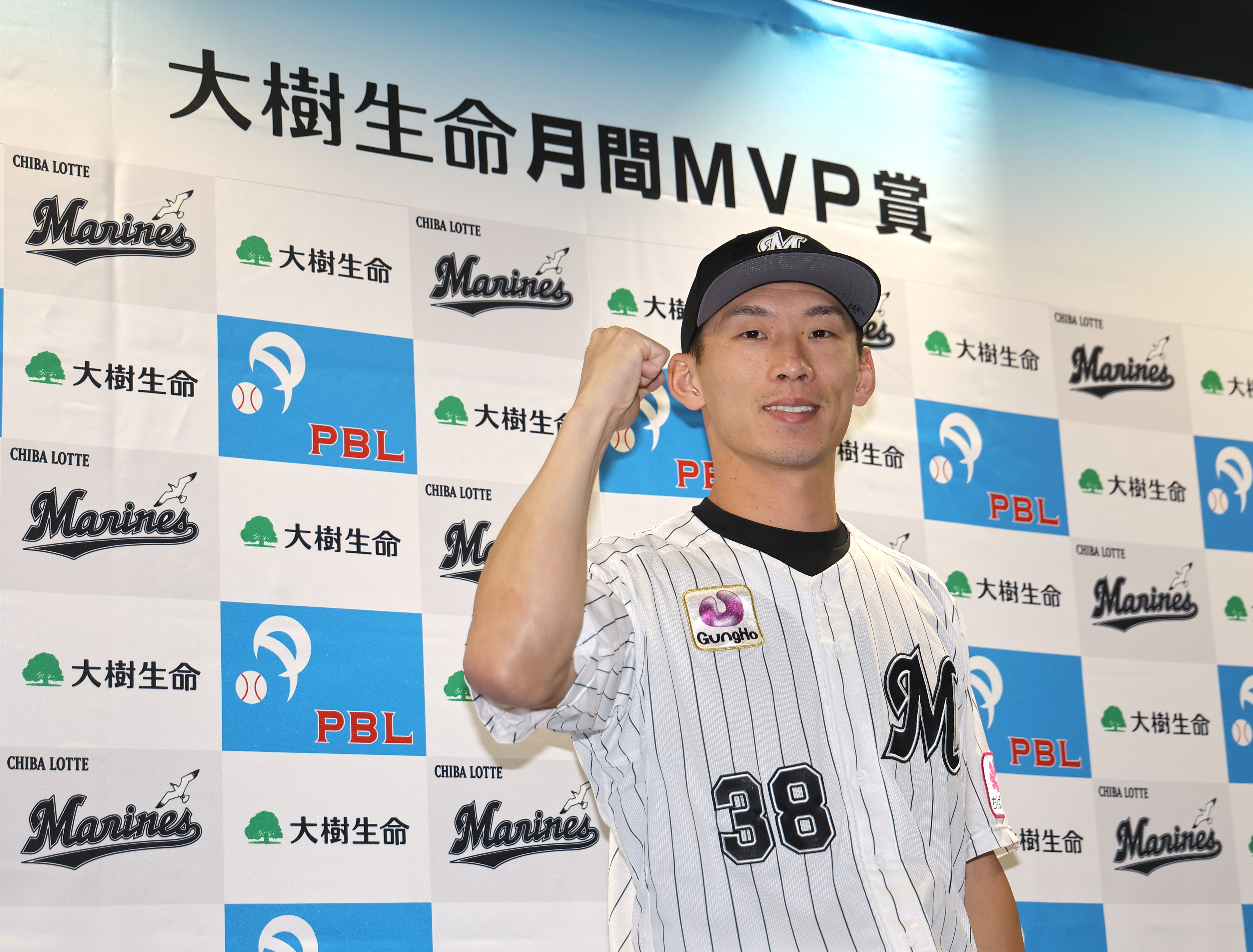 ⭐*️様 中日ドラゴンズ 髙橋宏斗 7月度月間MVP賞受賞記念 直筆サイン入りフ 中日ドラゴンズ 髙橋宏斗 7月度月間MVP賞受賞記念 直筆サイン