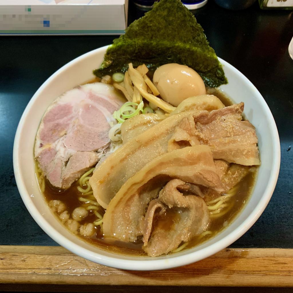 夜に食べるラーメンほど美味しいものはない・・・