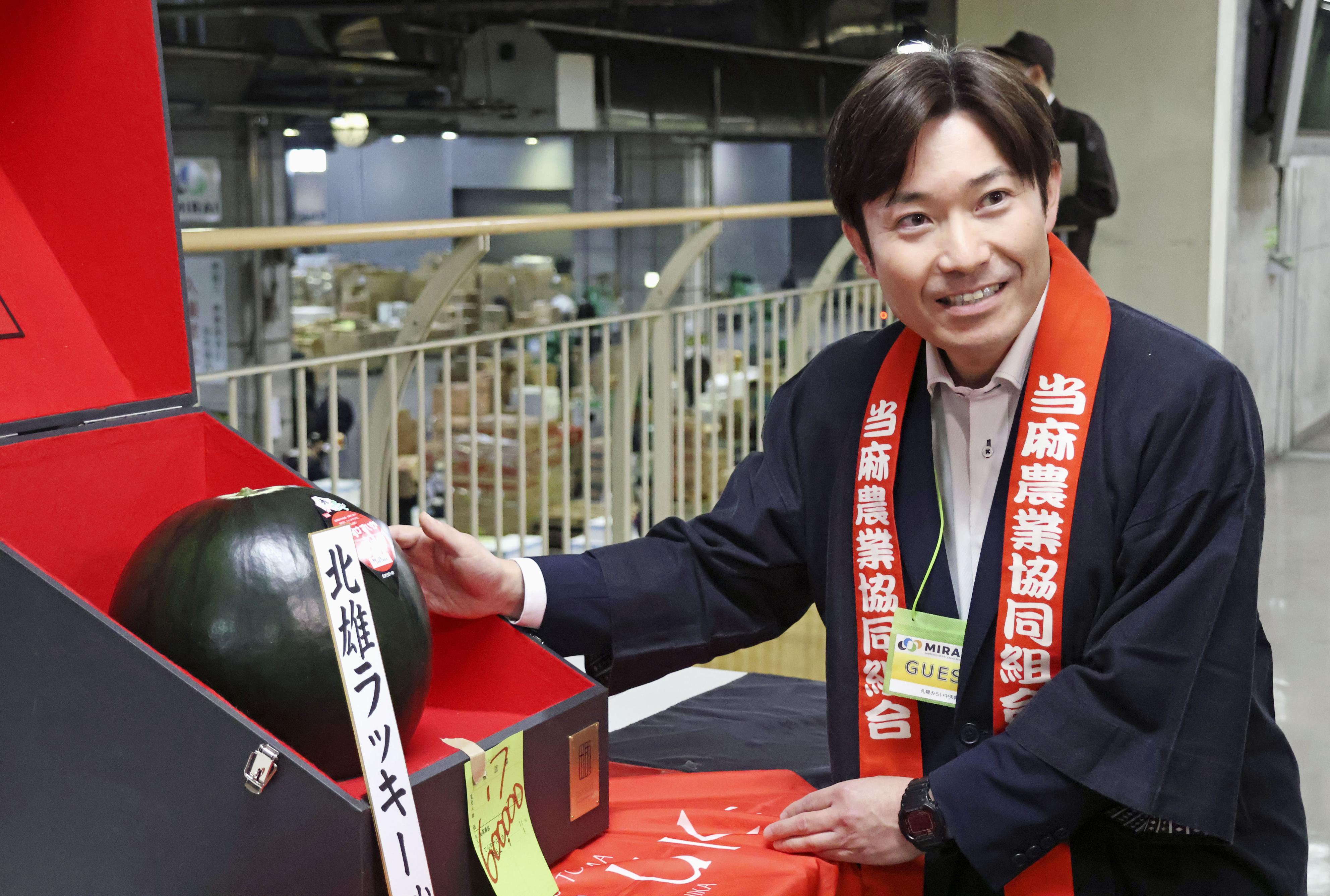 でんすけすいか1玉70万円 北海道、過去2番目の高値 - 産経ニュース
