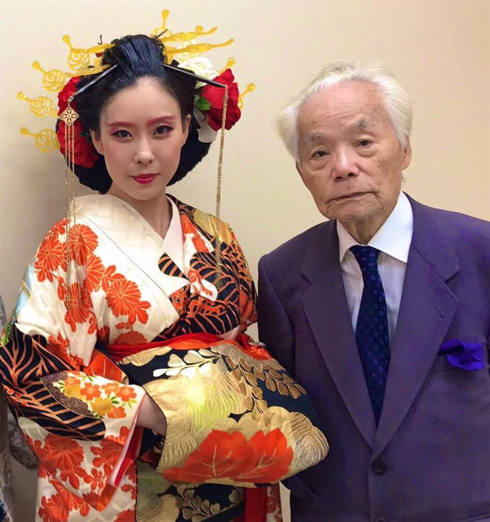 姫路の女優「花魁」姿をモデルに絵画 フィギュア宇野昌磨選手の祖父が