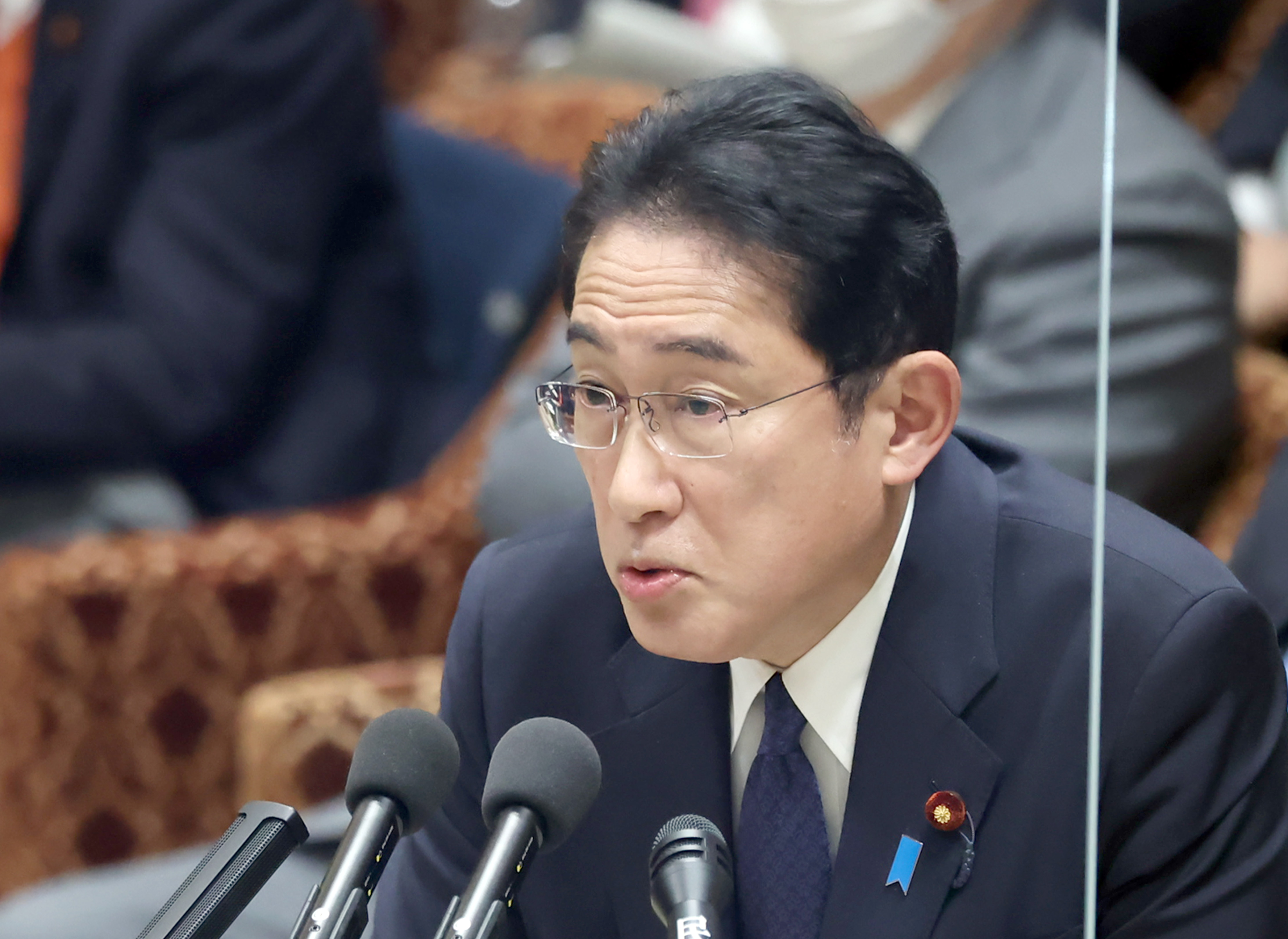 首相「緊張感もって行動」 長男秘書官の「外遊中に観光」報道で - 産経