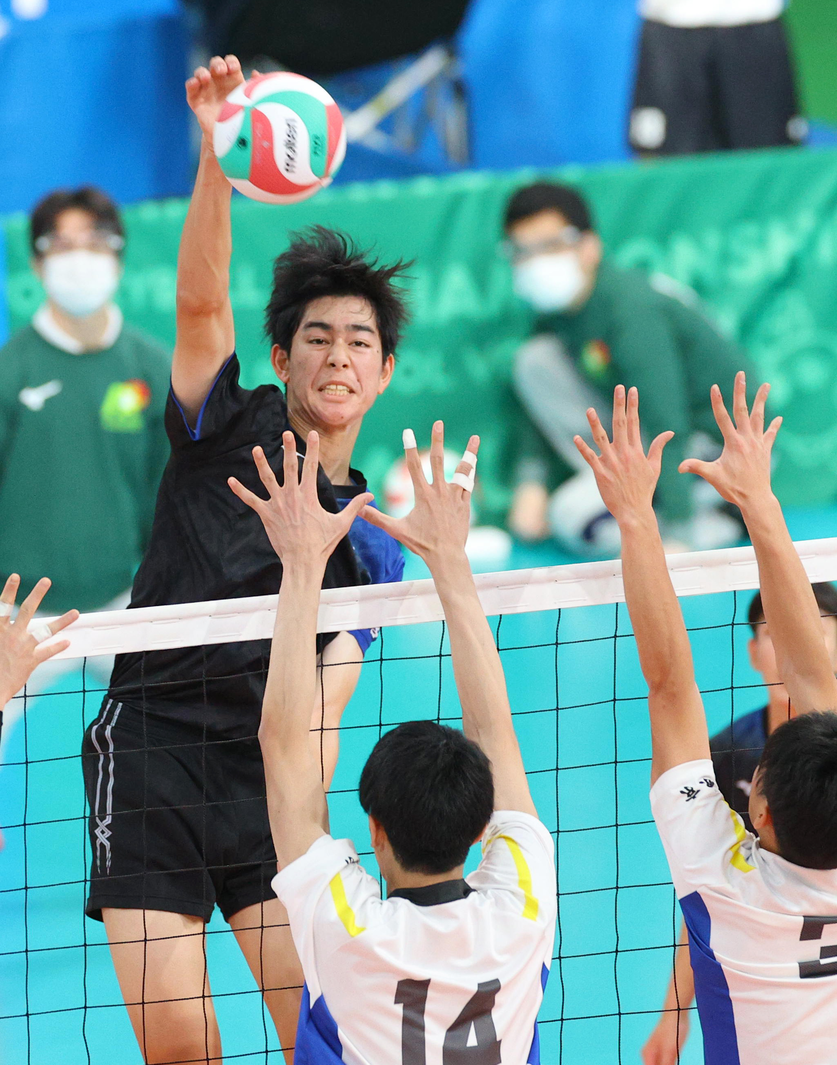 日南振徳、2メートル甲斐キャノン炸裂42得点！ V候補・駿台
