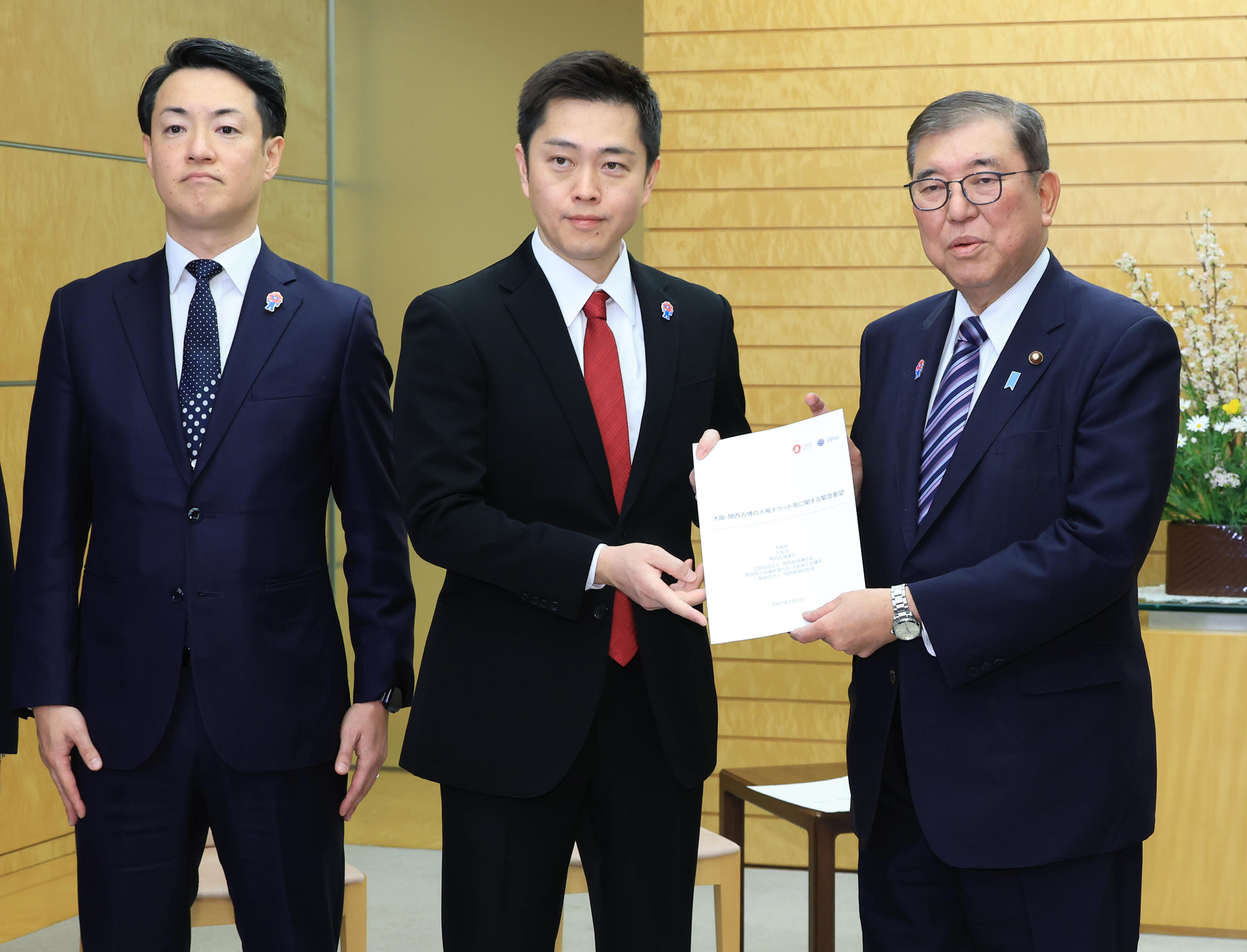 送料無料】現大阪府知事 前大阪市長 大阪維新の会 吉村洋文氏 直筆 志 額入り 現大阪府知事 前大阪市長 大阪維新の会 吉村洋文氏 直筆 志 額入り