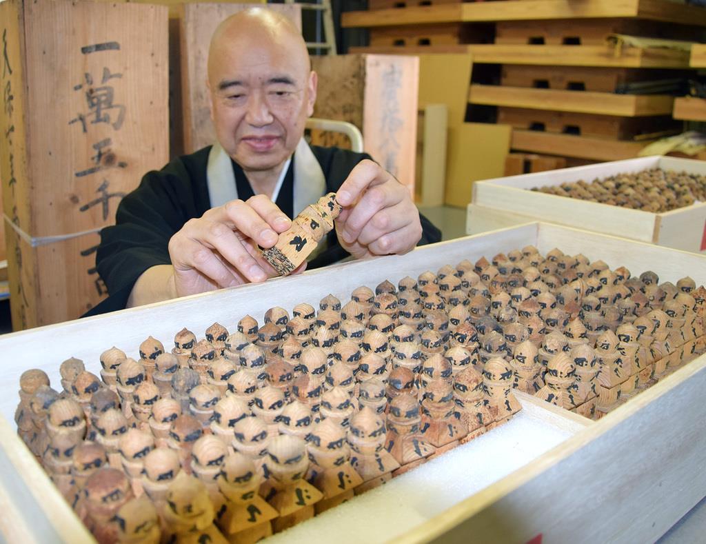 小型の木製五輪塔1万数千基見つかる 高野山圓通寺 - 産経ニュース