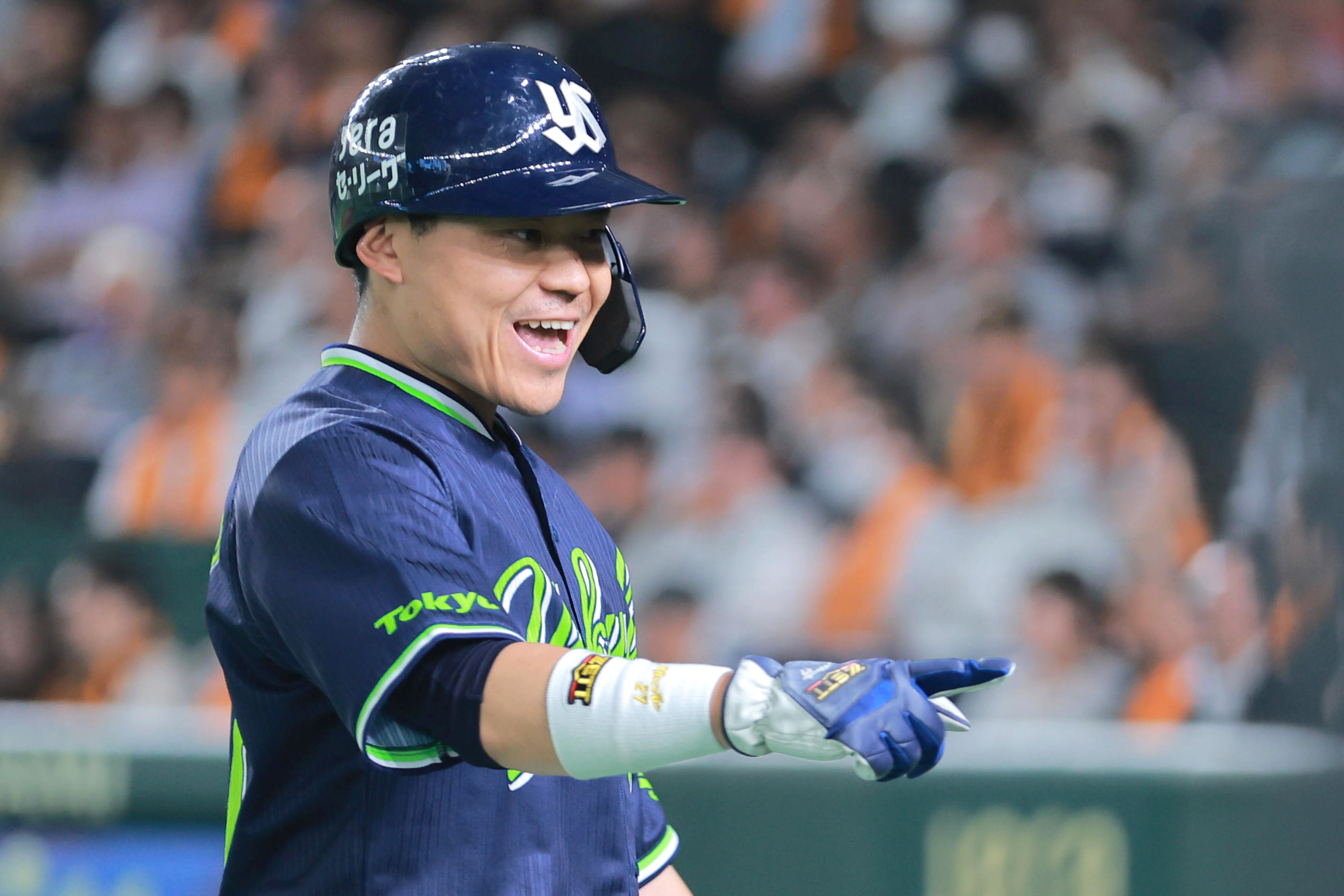 【エルボーガード】東京ヤクルトスワローズ　 中村悠平選手　支給品　プロ野球使用 東京ヤクルトスワローズ 中村悠平選手 実使用 エルボーガード 肘