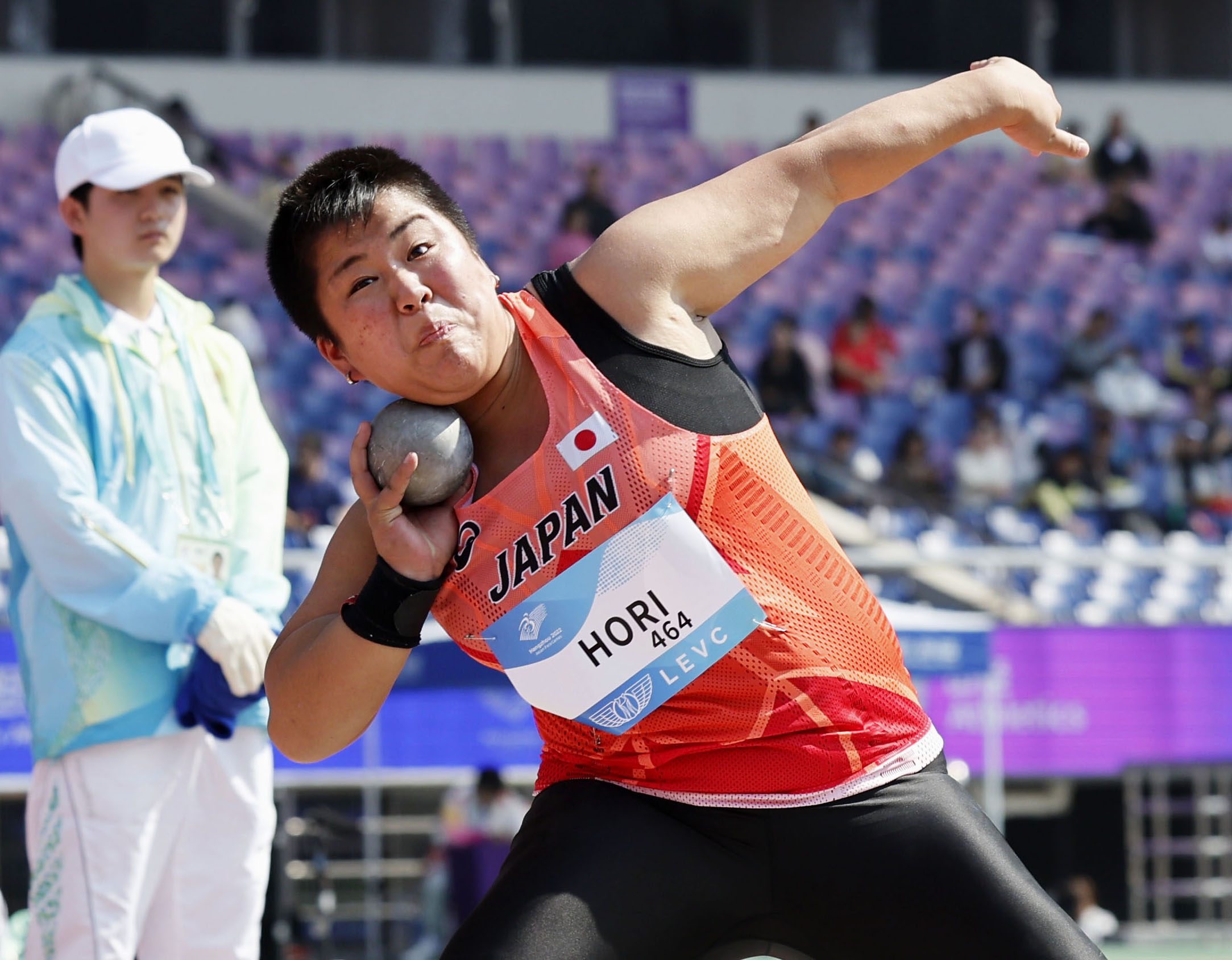 堀玲那、初めての国際大会で涙の金 女子砲丸投げ「周りに支えて 