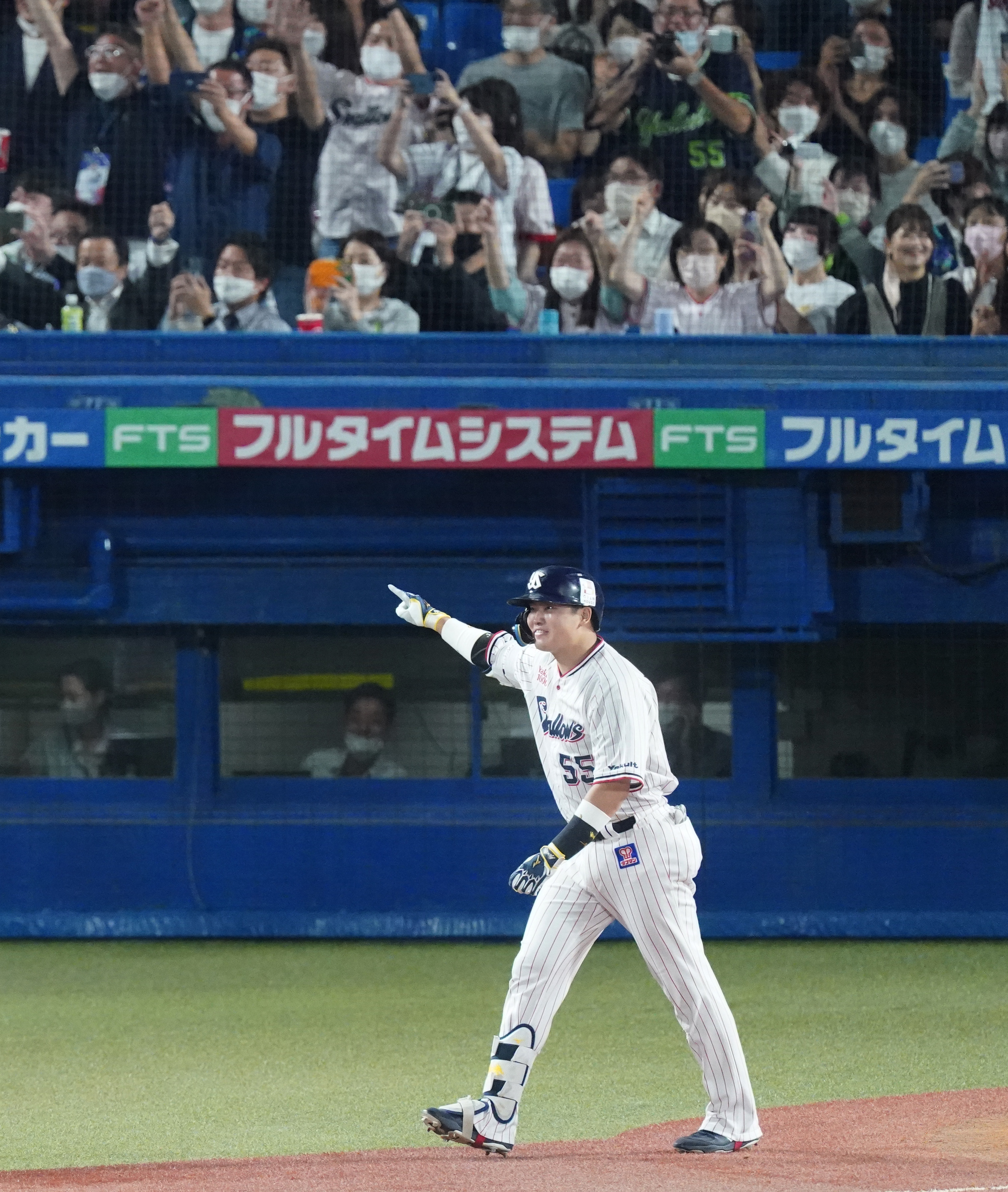 フォト特集】村上宗隆５６号、三冠王達成 王さん抜き日本選手最多