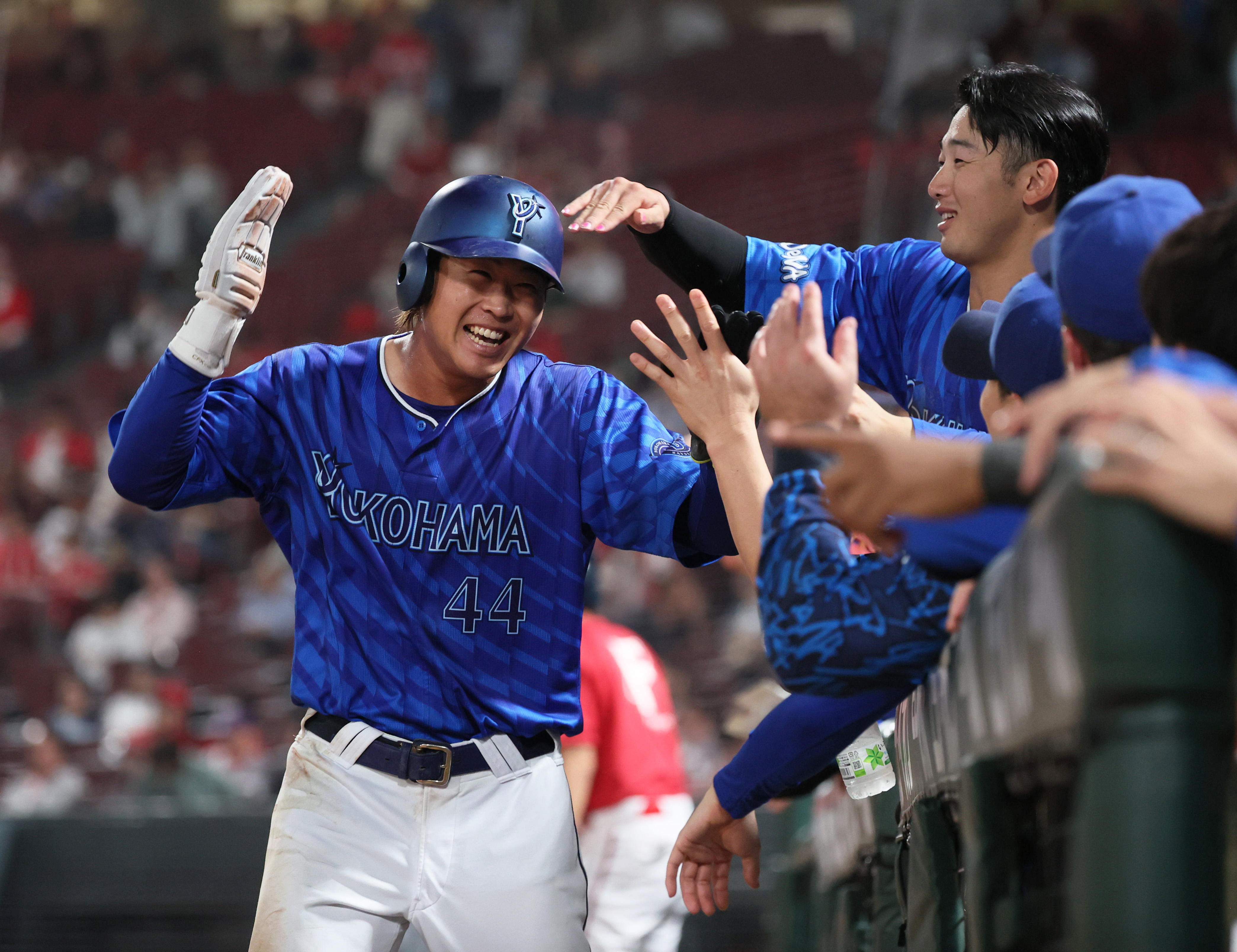 DeNA写真ギャラリー】猛打で2位が確定 八回に石上泰輝の2点打など打者