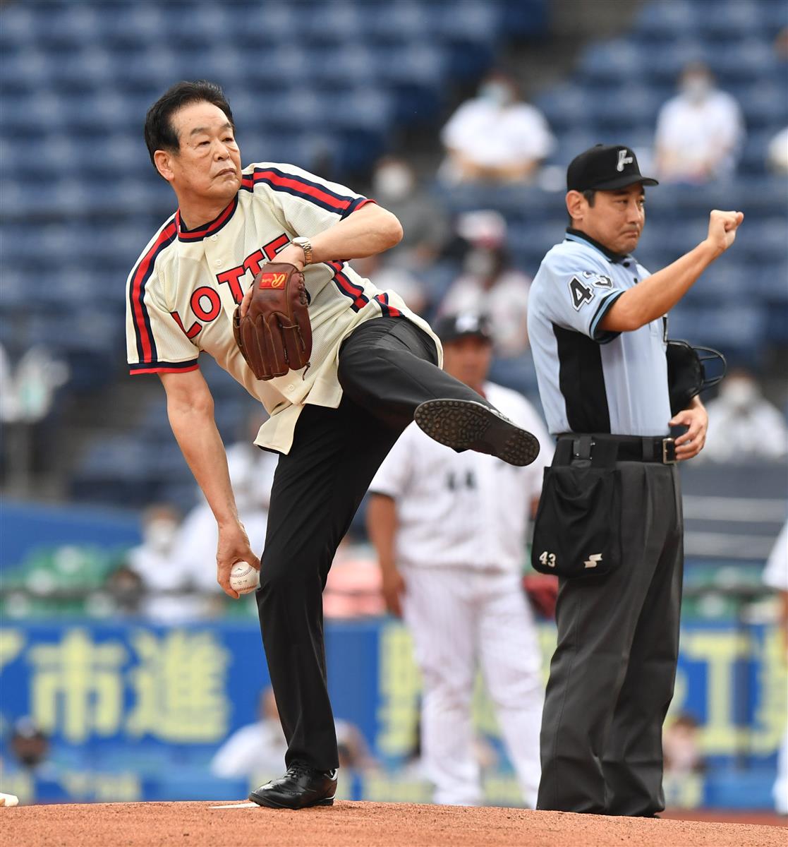 元ロッテ・村田兆治氏、伝説のマサカリ投法で始球式 - サンスポ